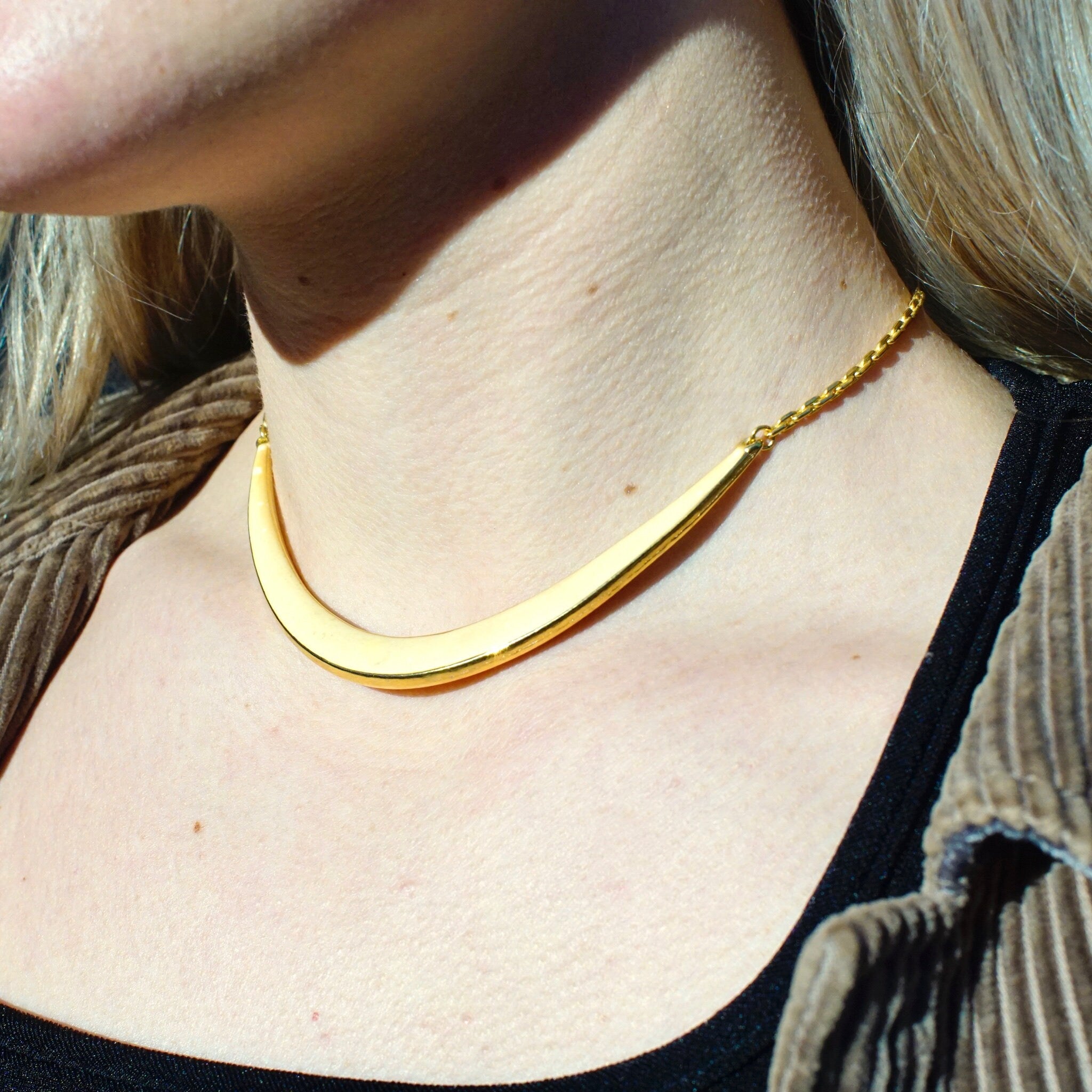 Vintage Gold Tone & White Enamel Curved Bar Collar Necklace, Unique Crescent Panel Choker, Fun Costume Jewelry, Statement Necklace