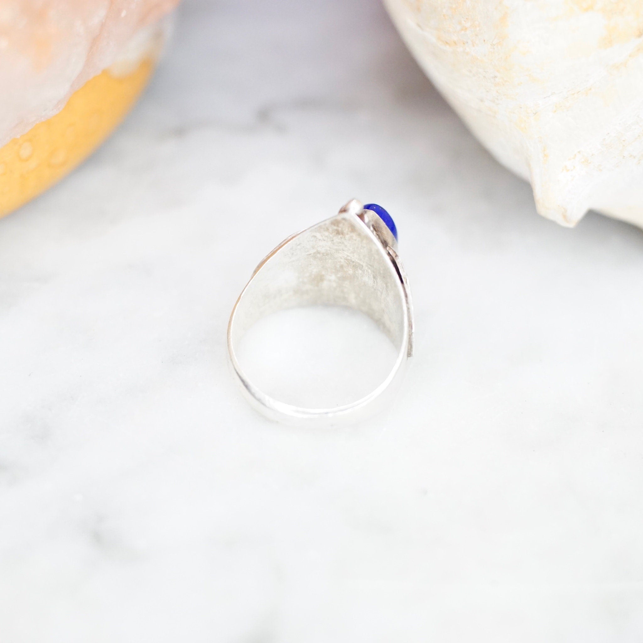 Vintage Native American Silver & Lapis Lazuli Ring, Gorgeous Lapis Ring With Silver Leaf Details, Raised Tear Drop Stone Ring, Size 5 3/4 US