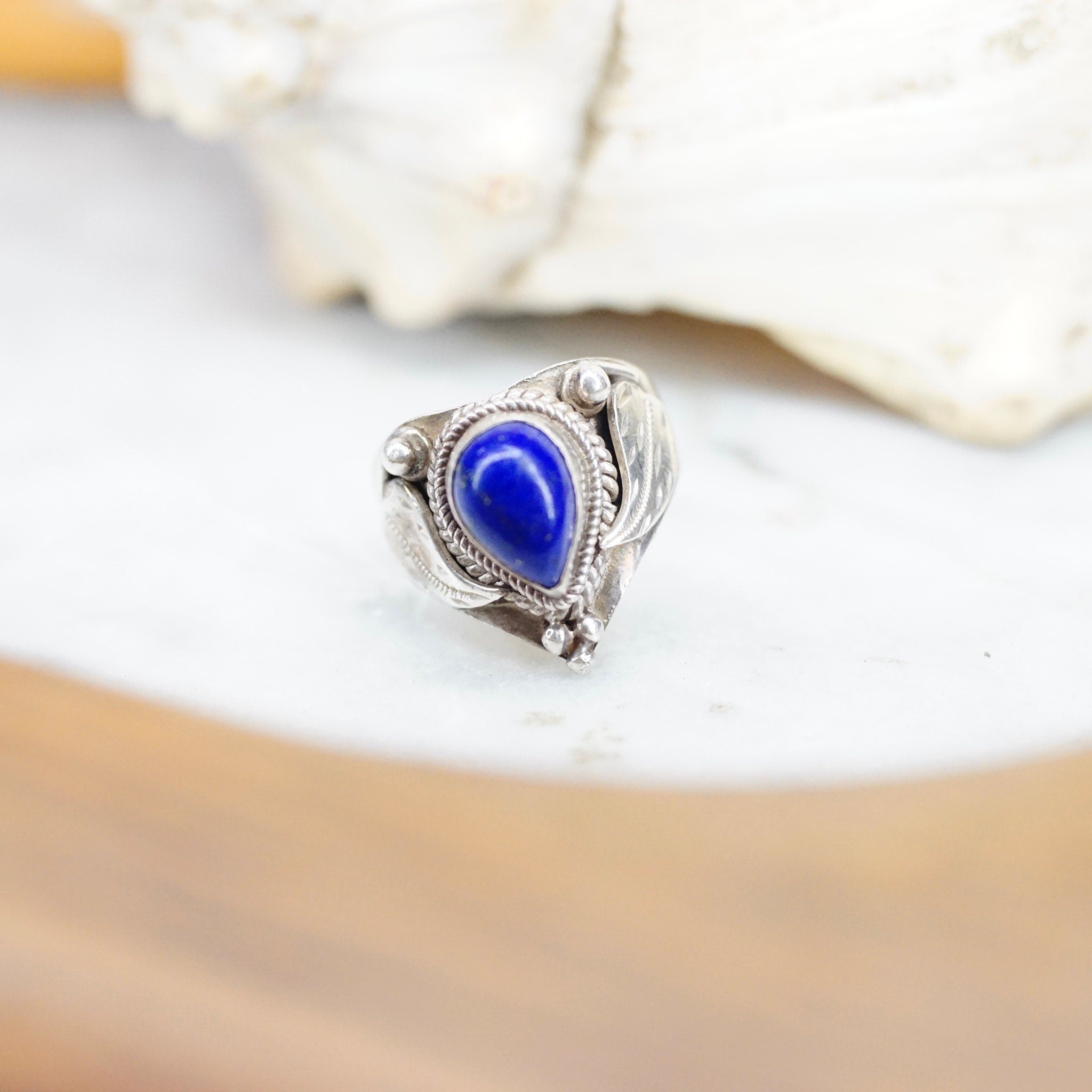 Vintage Native American Silver & Lapis Lazuli Ring, Gorgeous Lapis Ring With Silver Leaf Details, Raised Tear Drop Stone Ring, Size 5 3/4 US
