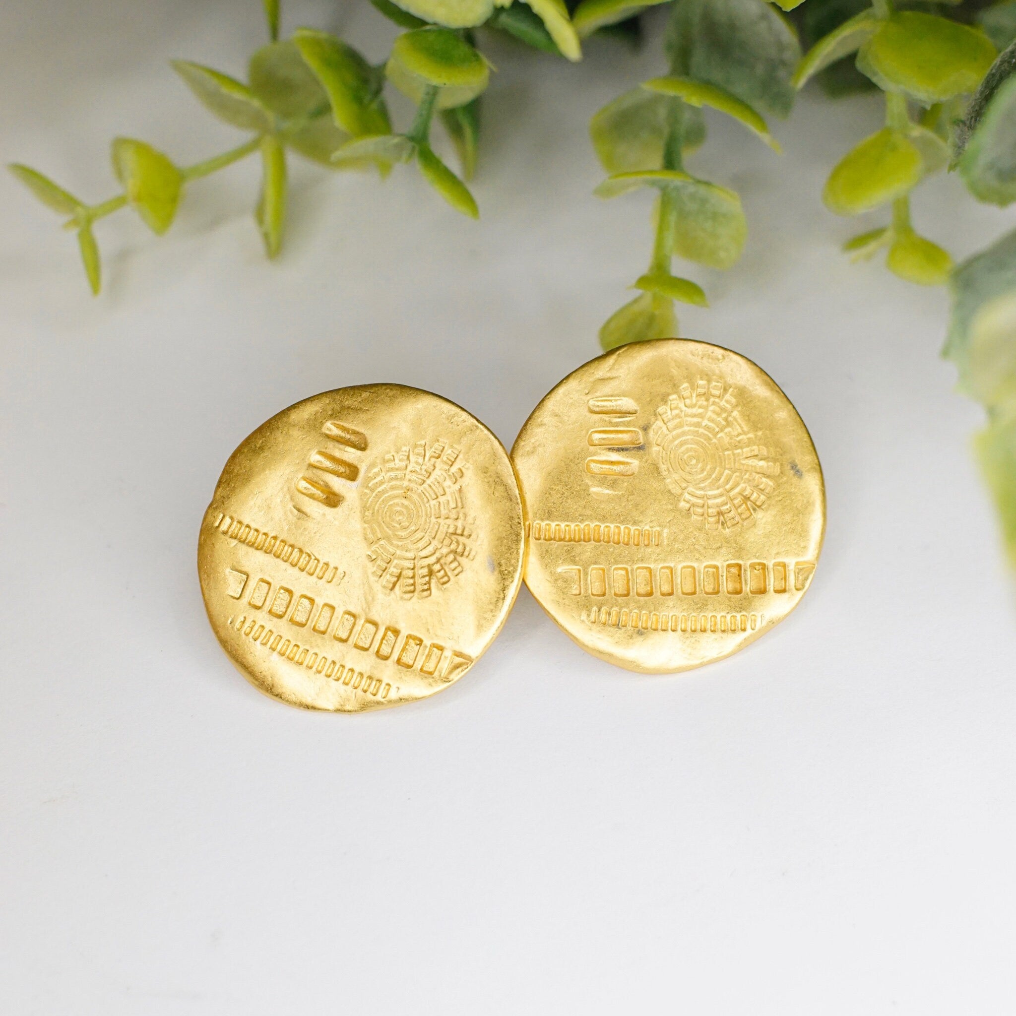 Vintage Gold Tone Disc Stud Earrings, Abstract Round Earrings With Hammered/Stamped Details, Unique Gold Post Earrings, Artisan Jewelry