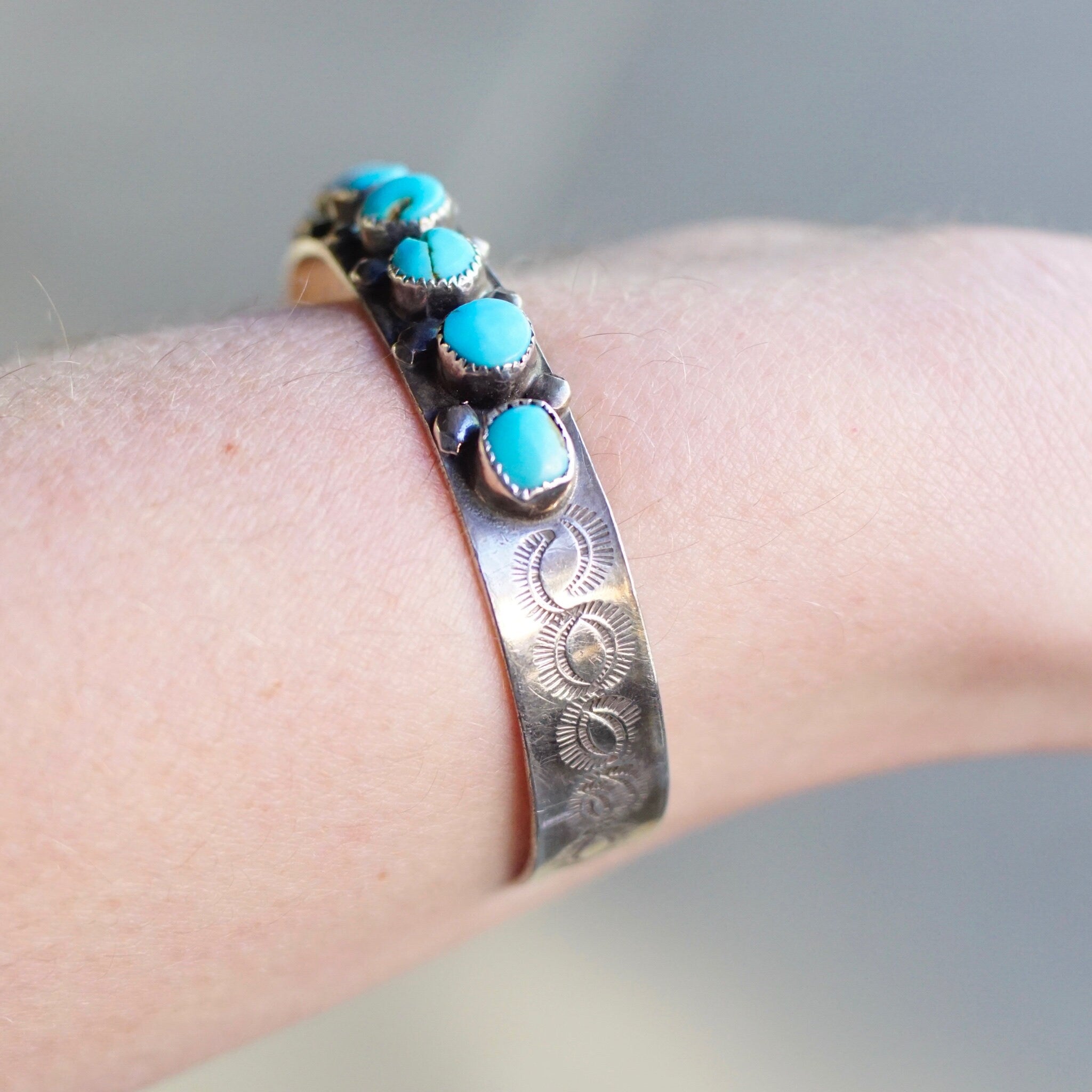 Vintage Zuni Snake Eye Turquoise Cuff Bracelet, Petite Silver Cuff With Single Row Of Turquoise Stones, Native American Old Pawn Jewelry