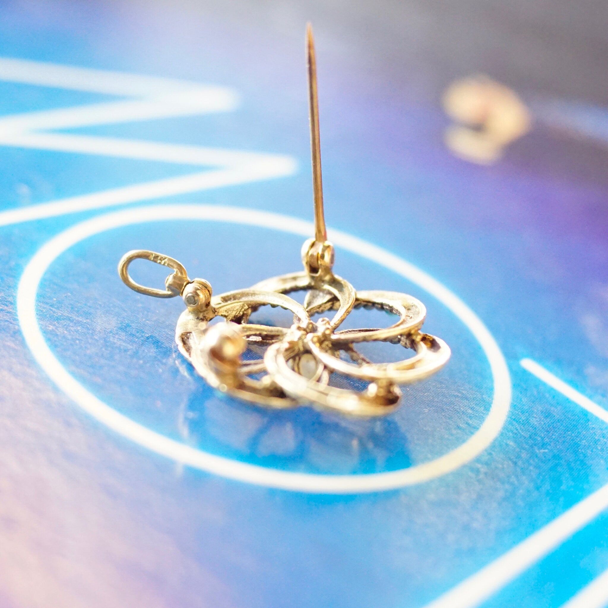 Vintage 14K Gold & Pearl Spiral Brooch/Pin, Circular Pin With Natural Pearl and Accent Blue Stone, Gold Pendant With Hinged Loop, 22mm