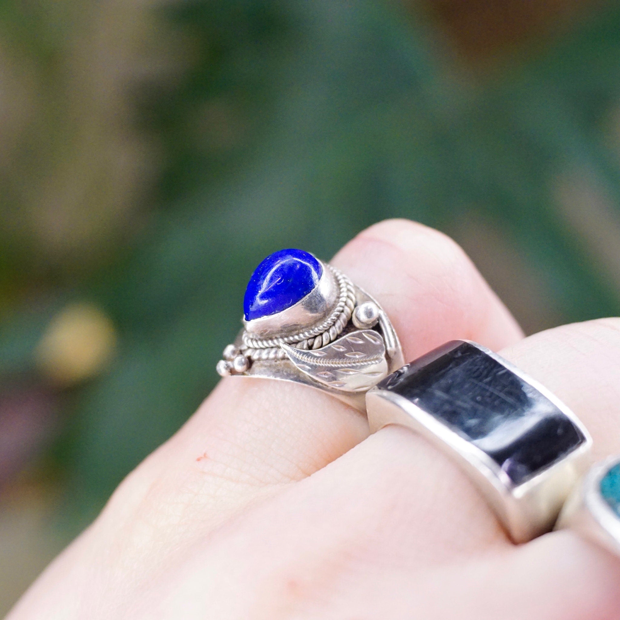 Vintage Native American Silver & Lapis Lazuli Ring, Gorgeous Lapis Ring With Silver Leaf Details, Raised Tear Drop Stone Ring, Size 5 3/4 US