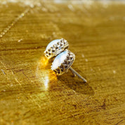 Vintage 14K Gold Lavender Pearl Stud Earrings, Beautifully Iridescent Pearl Earrings, Ornate Gold Prong Earrings With Freshwater Pearl, 9mm