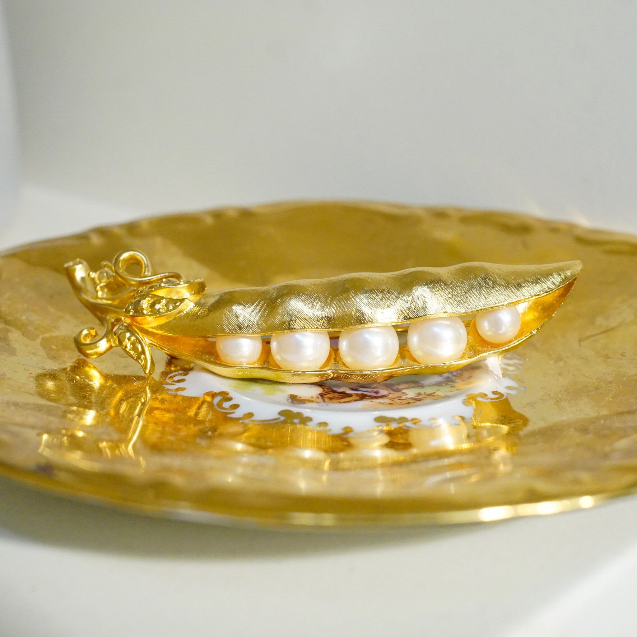 Vintage Trifari Gold Tone Faux Pearl Pea Pod Brooch, Signed Trifari Brooch, Whimsical Textured Gold Pea Pod Pin With Large White Pearls