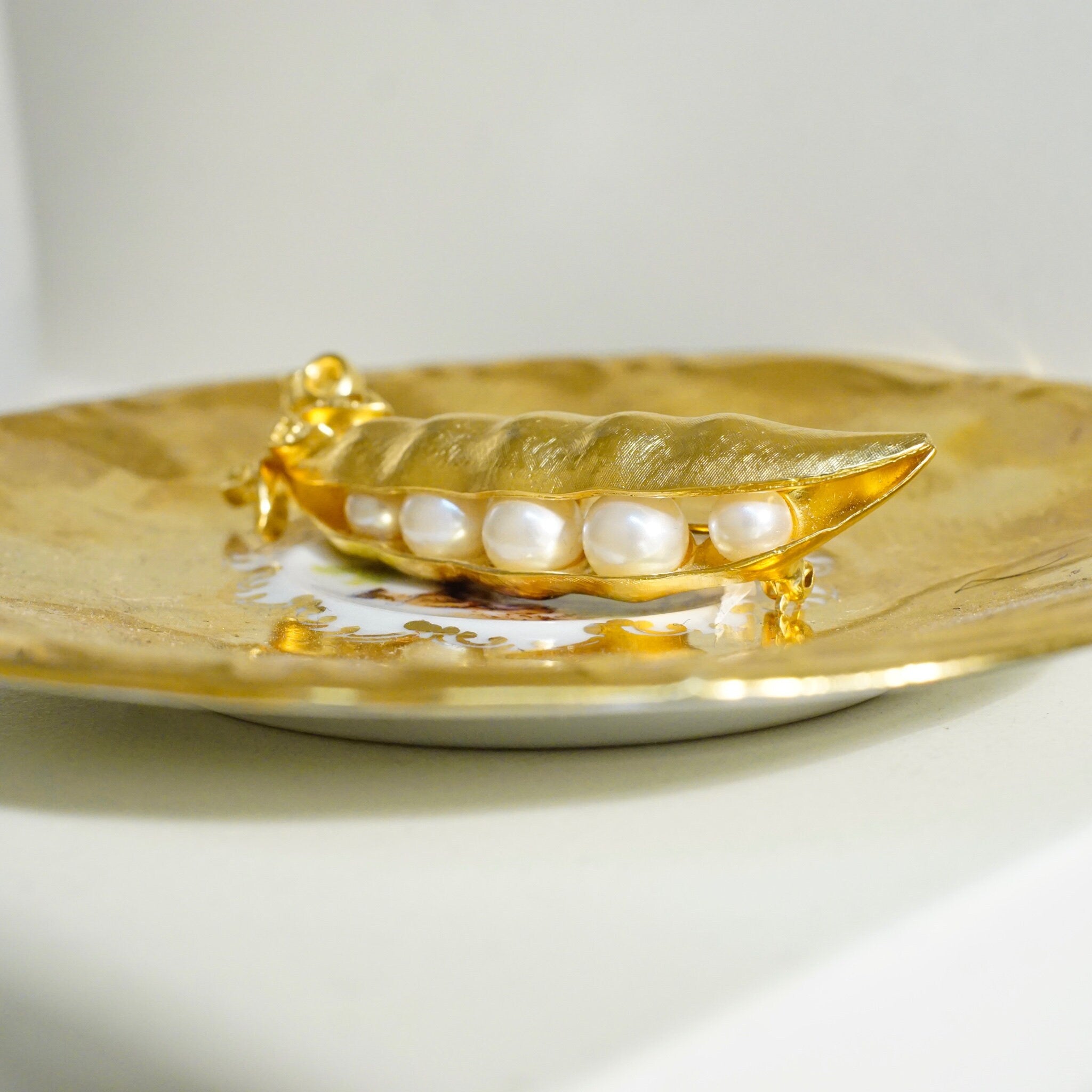 Vintage Trifari Gold Tone Faux Pearl Pea Pod Brooch, Signed Trifari Brooch, Whimsical Textured Gold Pea Pod Pin With Large White Pearls