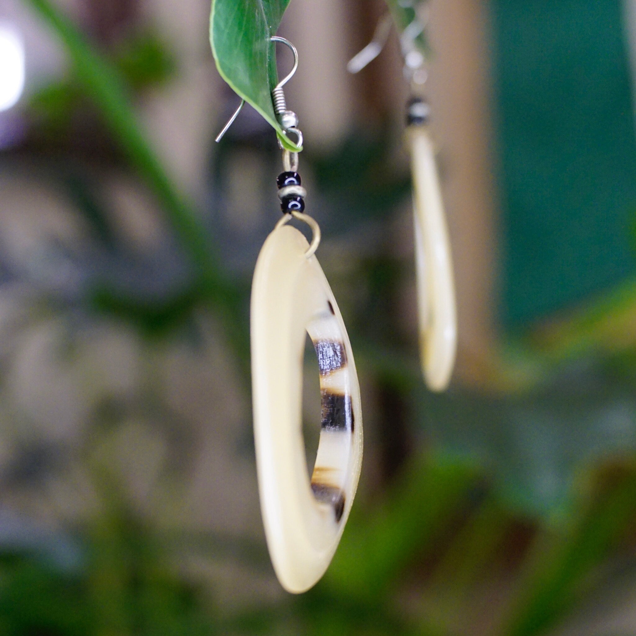Retro Beige & Brown Cut Out Dangle Earrings, Semi-Transparent Plastic Calico Slice Fish Hook Earrings, Boho Earrings, Statement Accessory