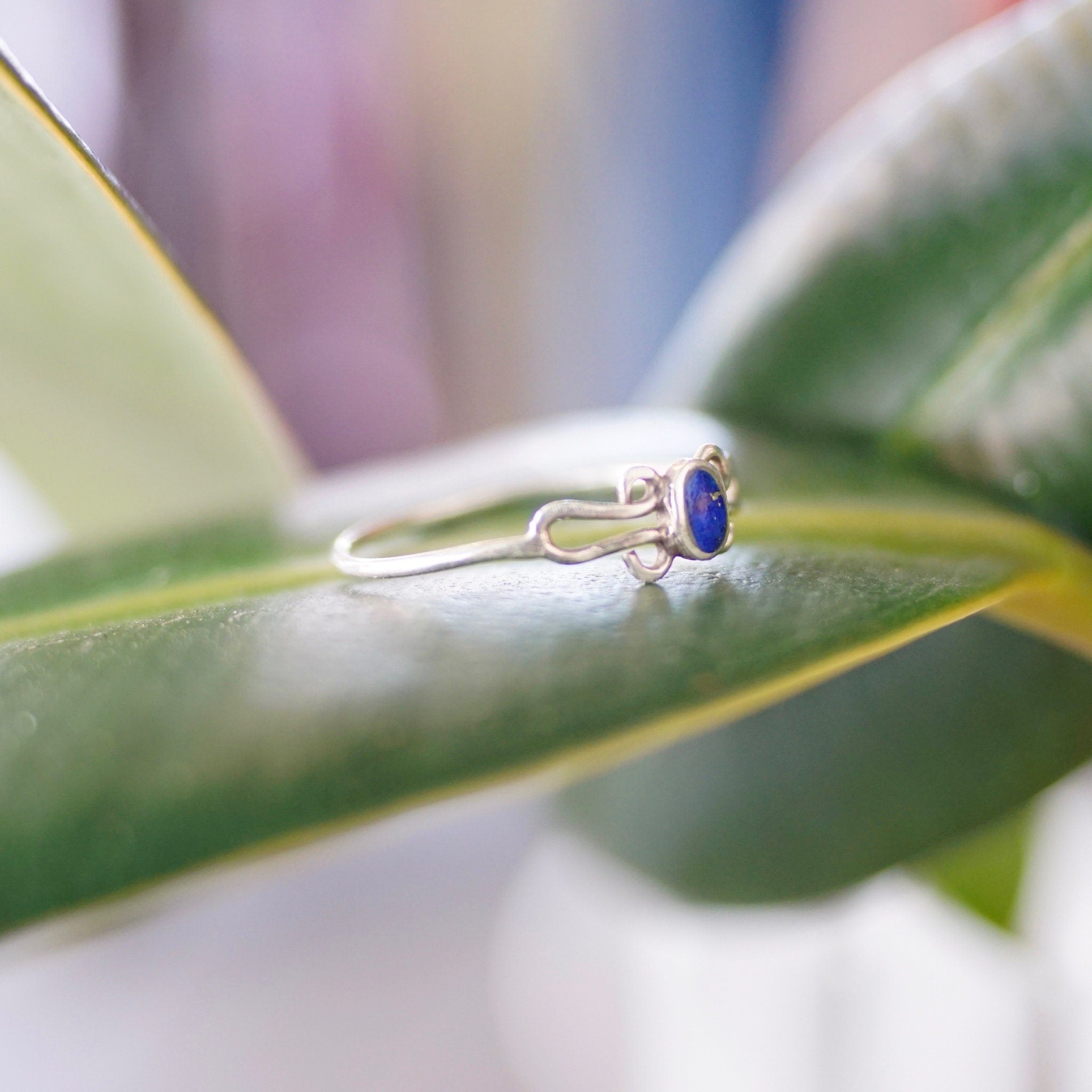 Vintage Sterling Silver & Lapis Lazuli Wire Ring, Petite Silver Ring With Small Lapis Stone, Cute Stackable Ring, 925 Jewelry, Size 7 3/4 US