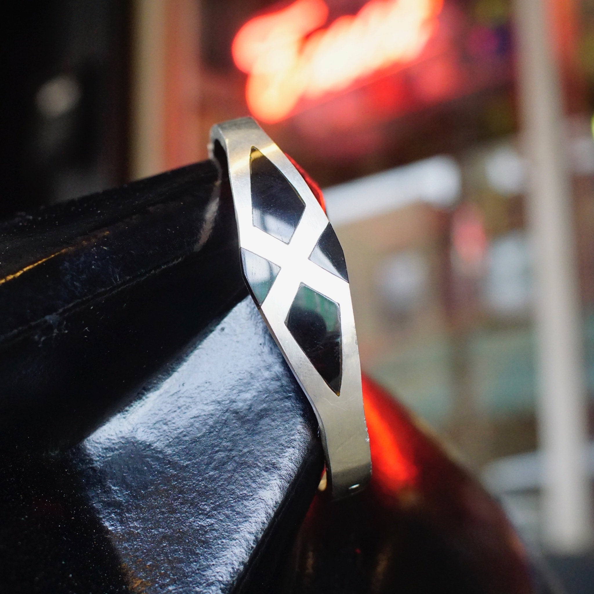 Vintage TAXCO 925 Sterling Silver & Onyx Hinged Bangle, Modernist Silver Bracelet With Inlaid Black Onyx, Geometric Design, Made in Mexico