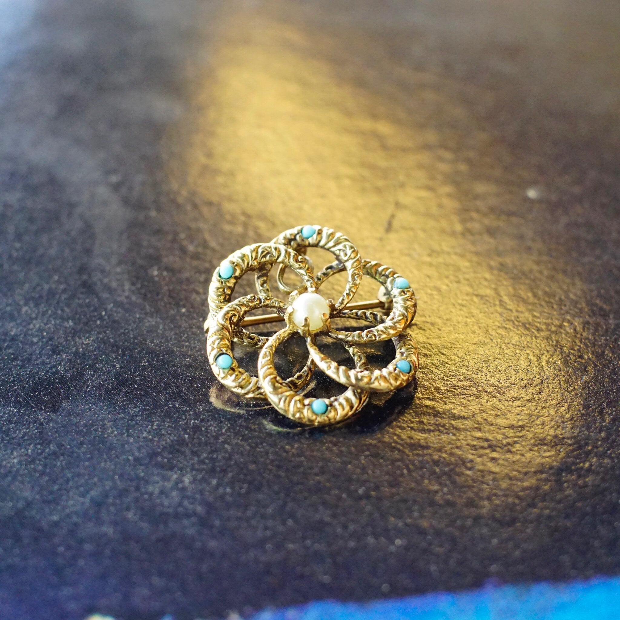 Vintage 14K Gold & Pearl Spiral Brooch/Pin, Circular Pin With Natural Pearl and Accent Blue Stone, Gold Pendant With Hinged Loop, 22mm