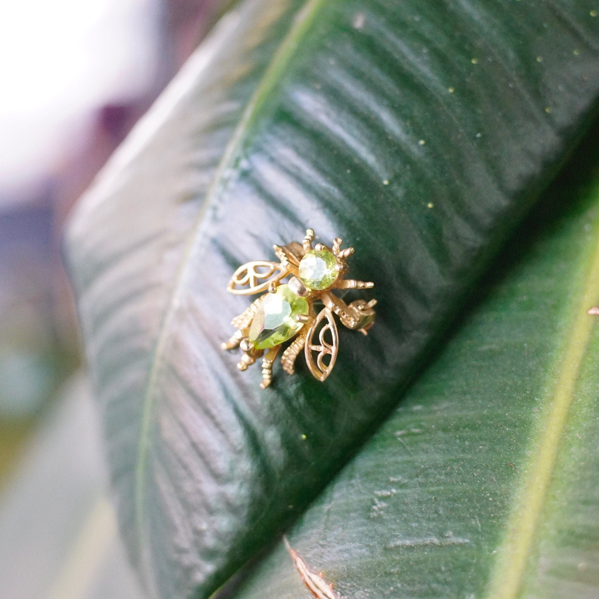 Vintage 14K Gold Peridot Bee Brooch/Pendant, Cute Gold Bee Pin With Green Gemstone, Tiny Bee Brooch With Necklace Loop, Made In Mexico, 15mm