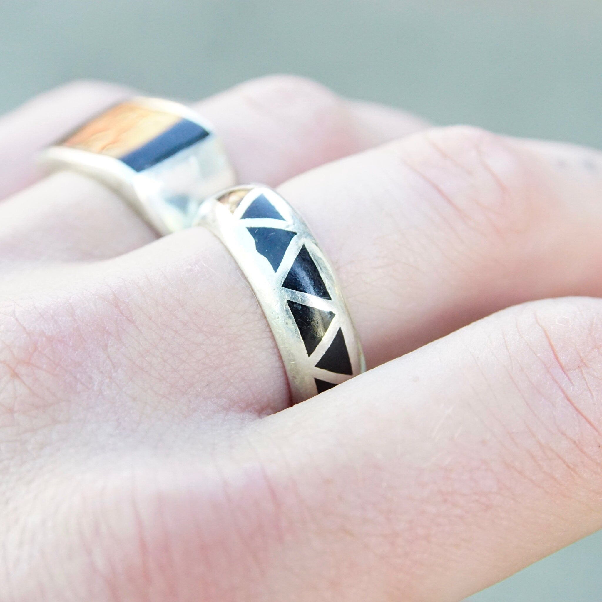 Vintage Sterling Silver & Onyx Inlay Band Ring, Minimalist Silver Ring With Black Triangle Pattern, Silver Cloud Co. Albuquerque Sterling