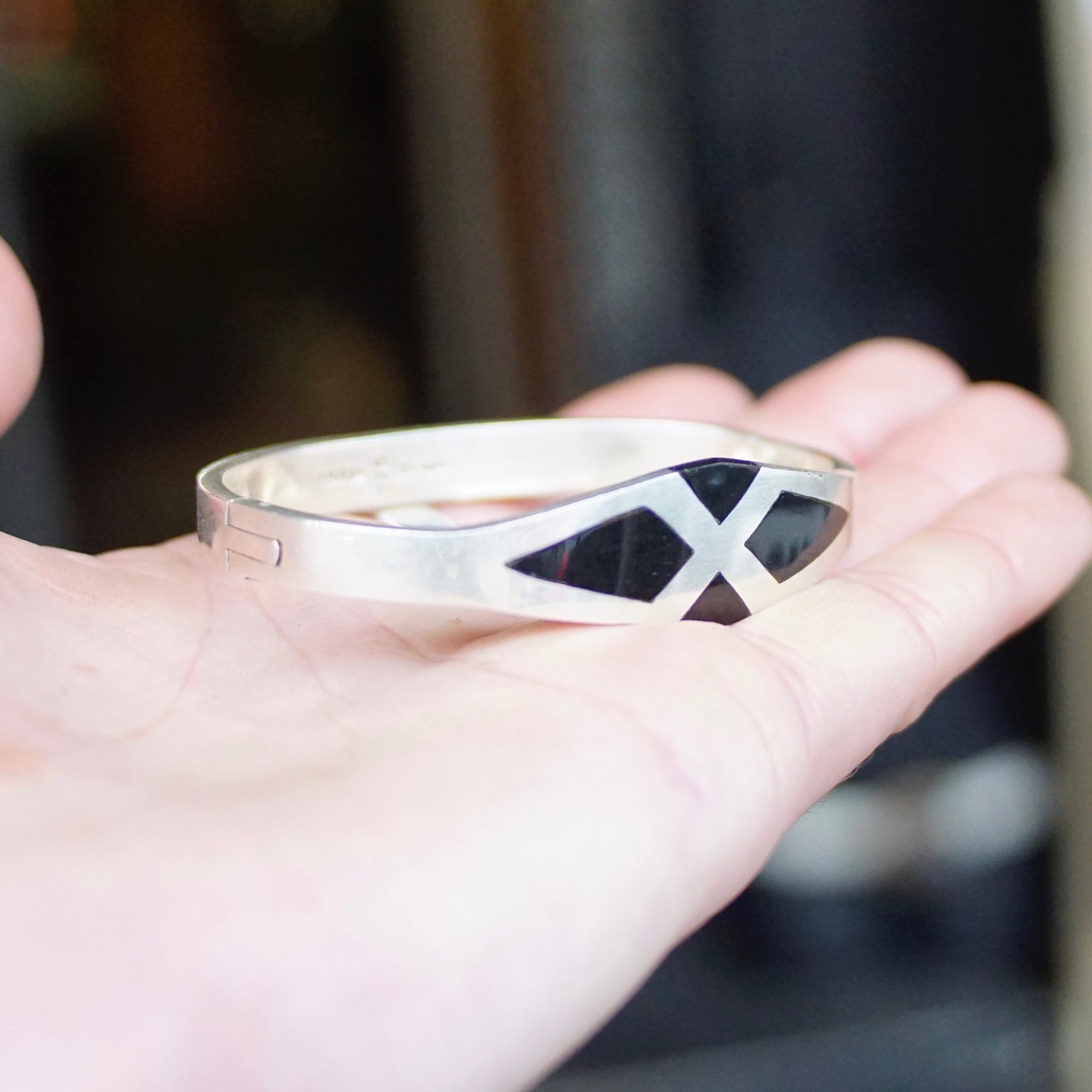 Vintage TAXCO 925 Sterling Silver & Onyx Hinged Bangle, Modernist Silver Bracelet With Inlaid Black Onyx, Geometric Design, Made in Mexico