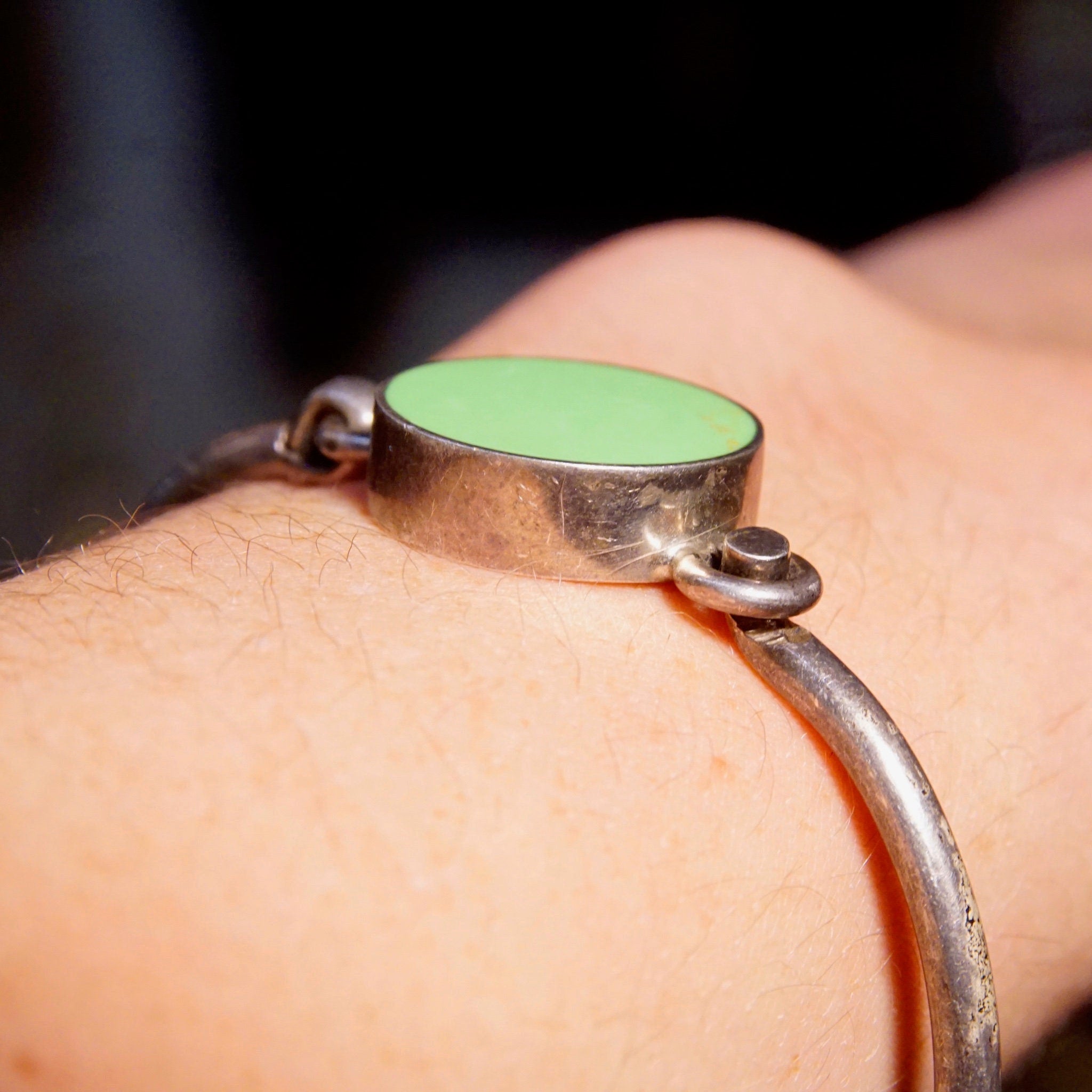 Vintage TAXCO Sterling Silver Gaspeite Hinged Bangle, Unique Silver Bracelet With Lime Green Stone, Modernist Jewlery, Mexico 925