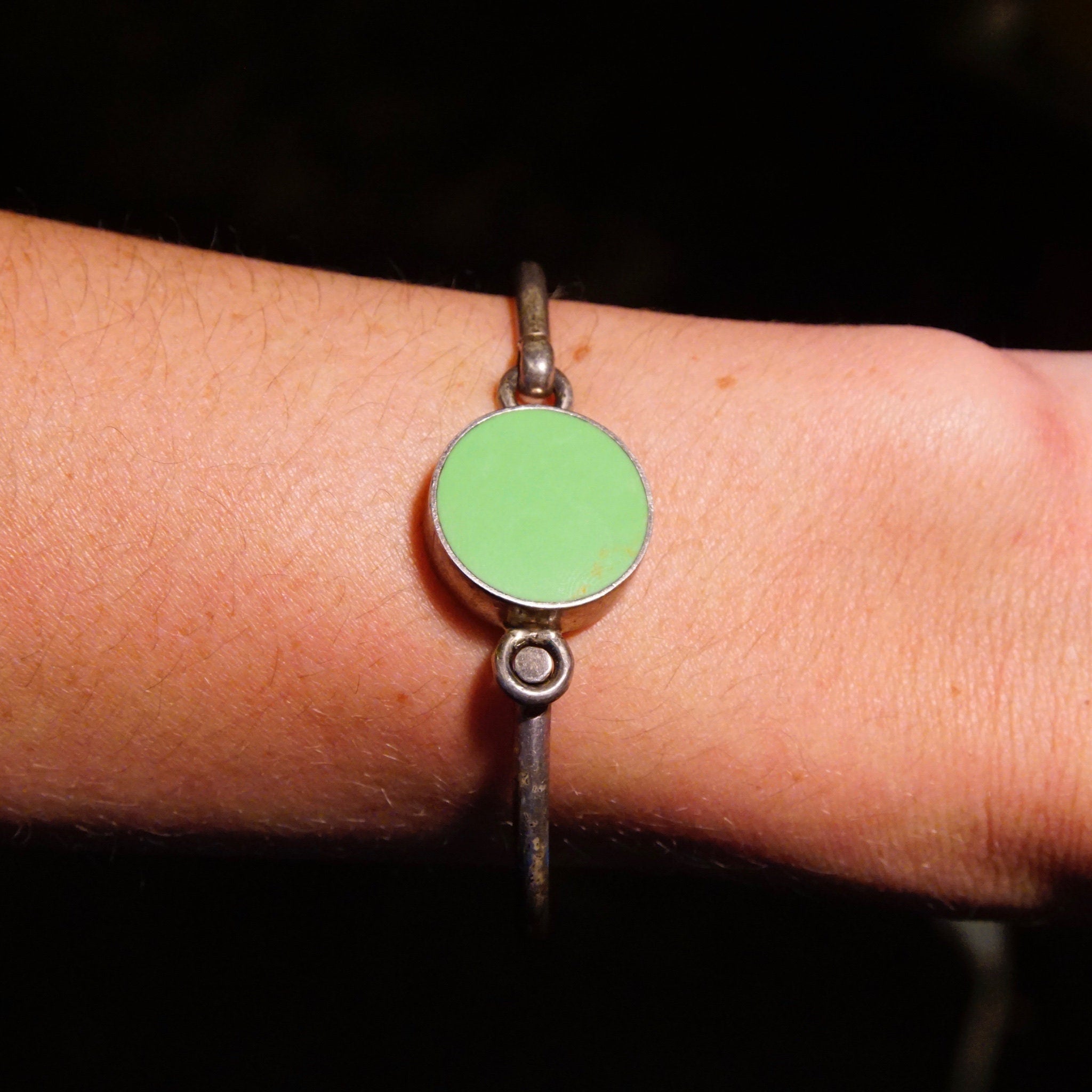 Vintage TAXCO Sterling Silver Gaspeite Hinged Bangle, Unique Silver Bracelet With Lime Green Stone, Modernist Jewlery, Mexico 925