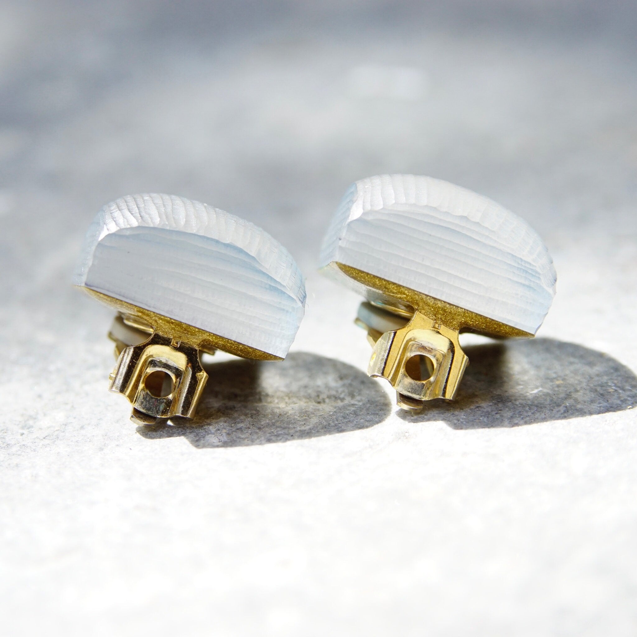 Vintage Designer Alexis Bittar Blue Lucite Square Clip On Earrings, Spectacular Ridged Iridescent Clear/Blue Lucite Earrings, 7/8"
