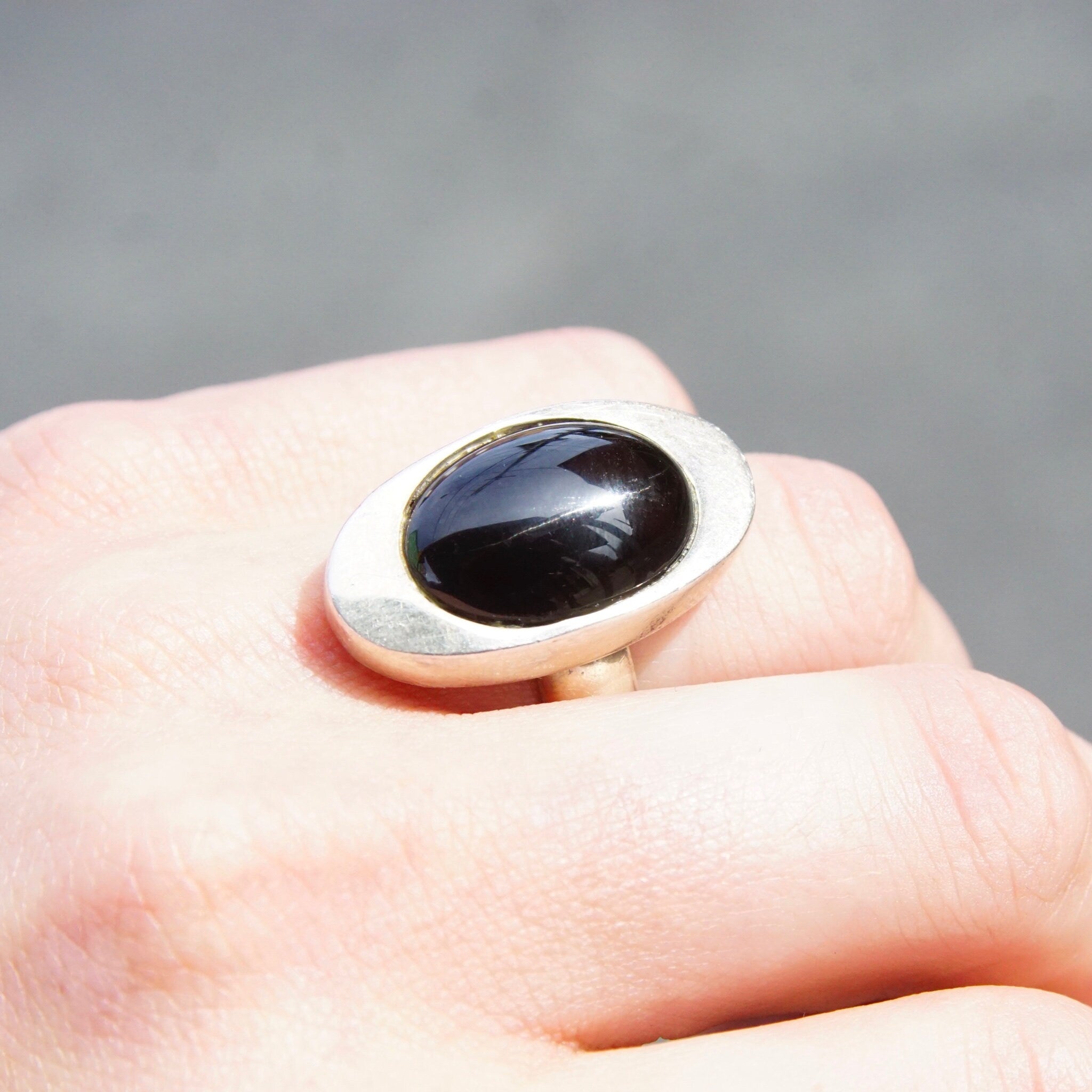 Vintage Sterling Silver & Onyx Ring, Modernist Oval Ring With Black Center Stone, Silver Onyx Eye Ring, 925 Jewelry, Size 7 3/4 US