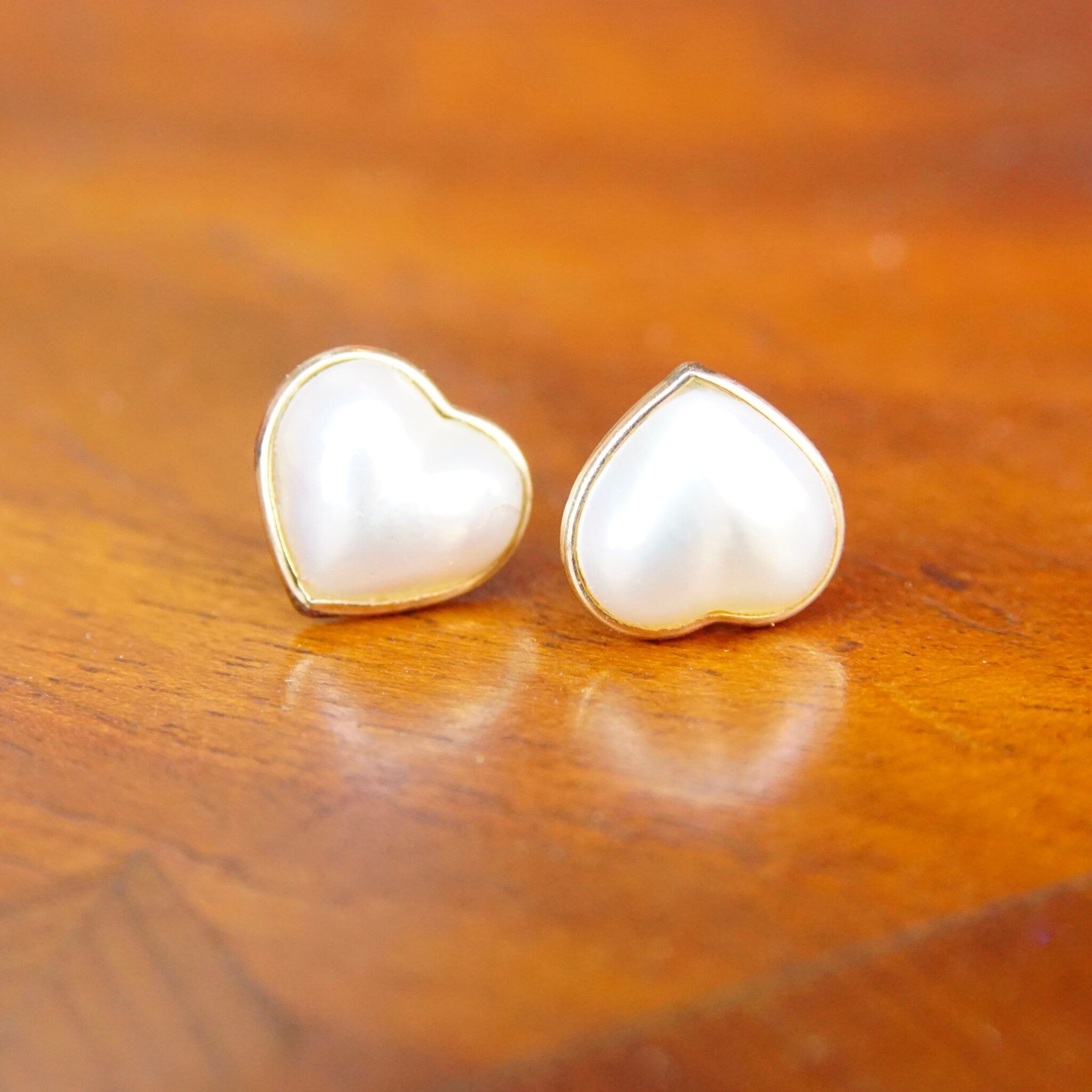 Vintage 14K Gold Pearl Heart Stud Earrings, Cute Heart-Shaped Pearl Earrings, Petite Gold Set Pearls, 14K Yellow Gold Post Earrings