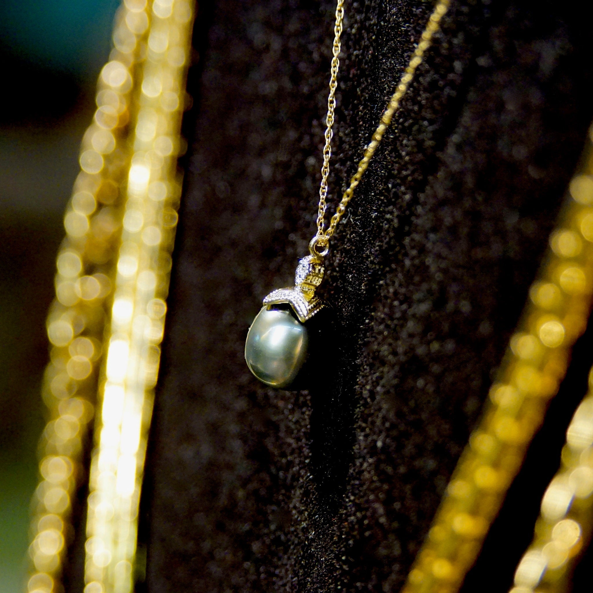 Vintage 14K Gold Tahitian Pearl Accent Diamond Teardrop Pendant Necklace, Delicate Gold Necklace With Black Pearl & Diamond Pendant, 18" L