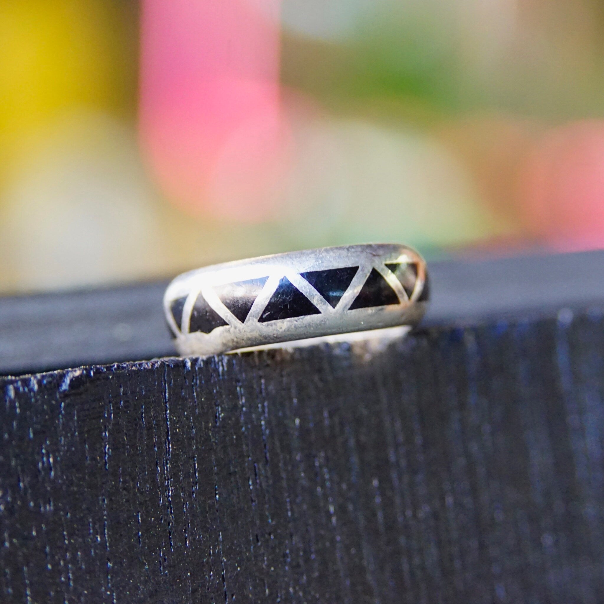 Vintage Sterling Silver & Onyx Inlay Band Ring, Minimalist Silver Ring With Black Triangle Pattern, Silver Cloud Co. Albuquerque Sterling