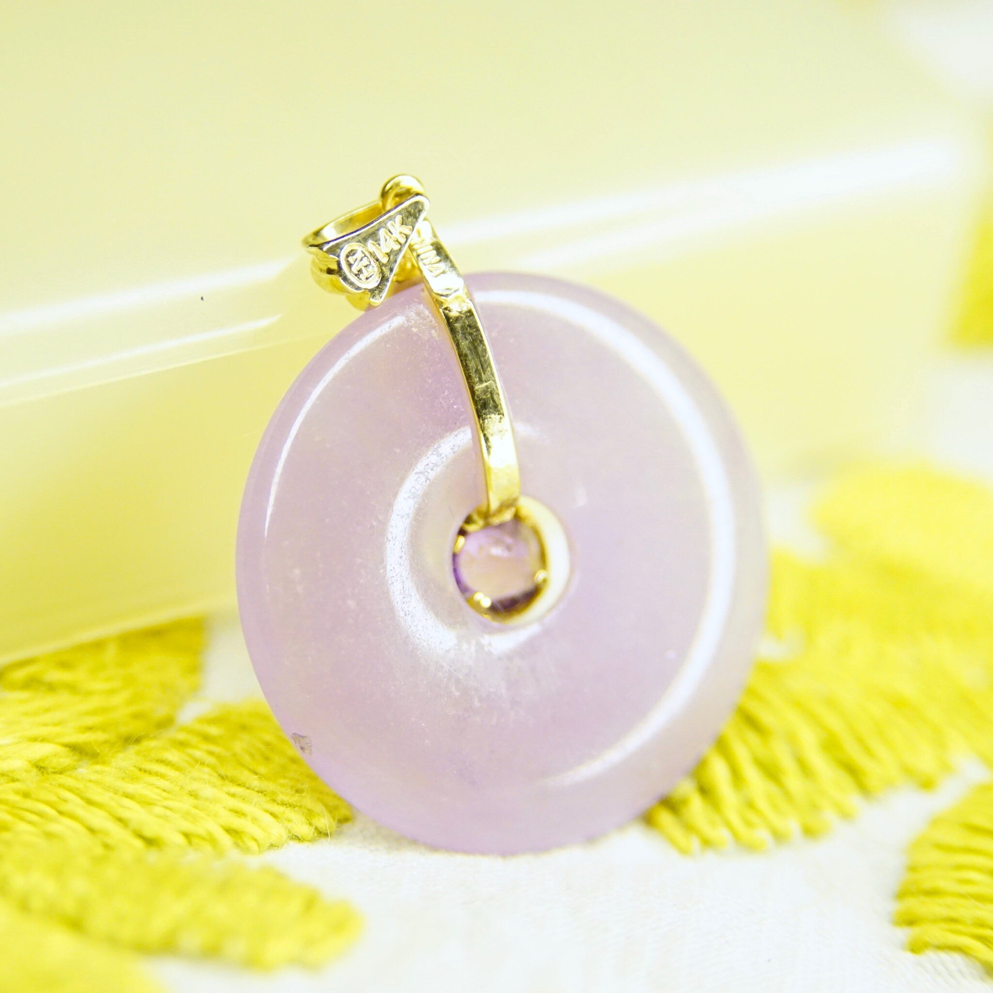 Vintage 14K Gold Lavender Jade & Amethyst Disc Pendant, 1" Diameter, Beautiful Purple Pendant With Gold Meander Design, 14K China