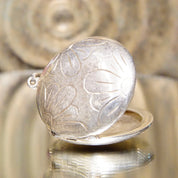 Vintage Sterling Silver Etched Locket Pendant, Textured Silver Locket With Daisy Design, Cute Round 2-Sided Locket Pendant, 925 Jewelry