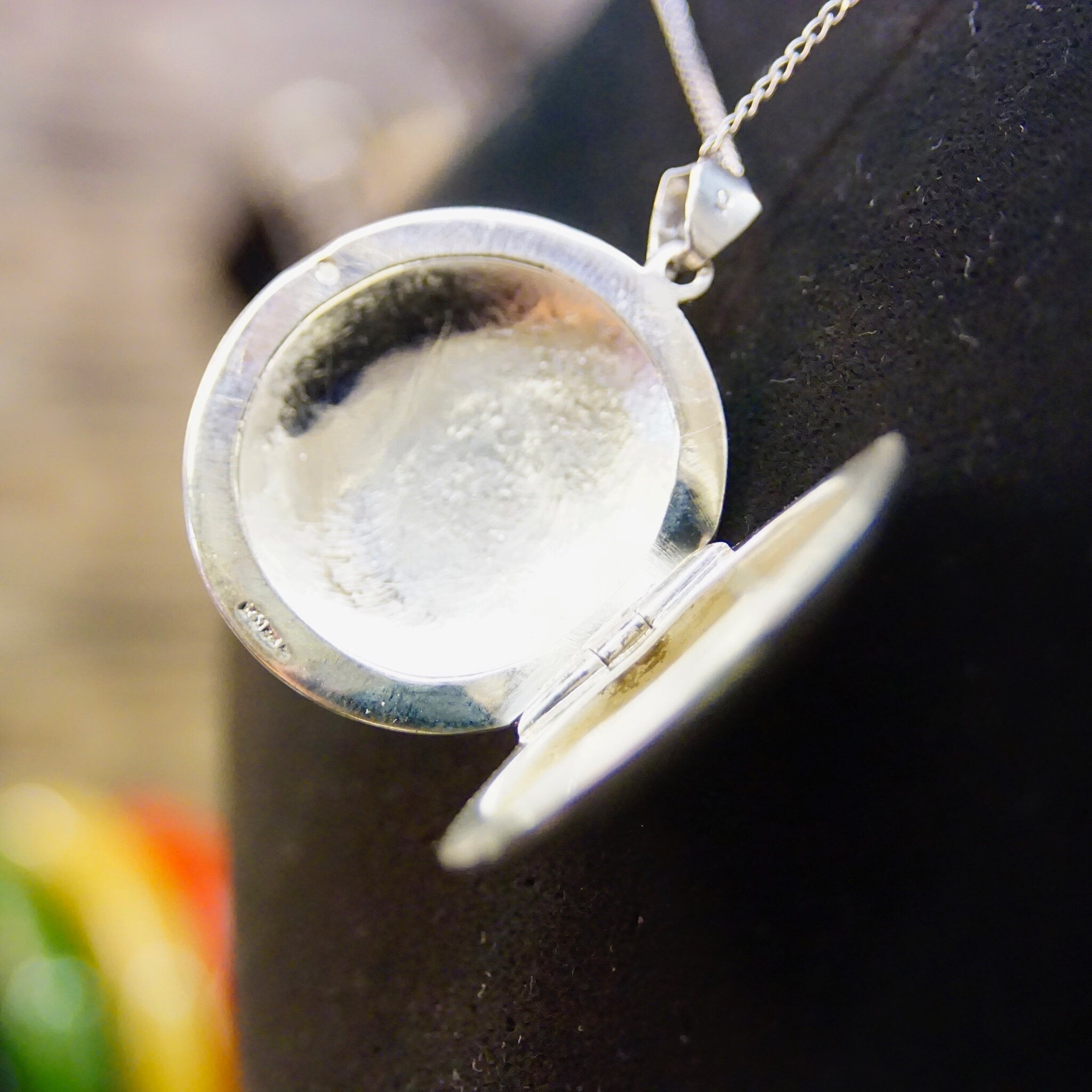 Vintage Sterling Silver Etched Locket Pendant, Textured Silver Locket With Daisy Design, Cute Round 2-Sided Locket Pendant, 925 Jewelry