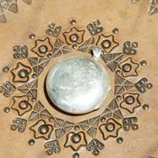 Vintage Sterling Silver Etched Locket Pendant, Textured Silver Locket With Daisy Design, Cute Round 2-Sided Locket Pendant, 925 Jewelry