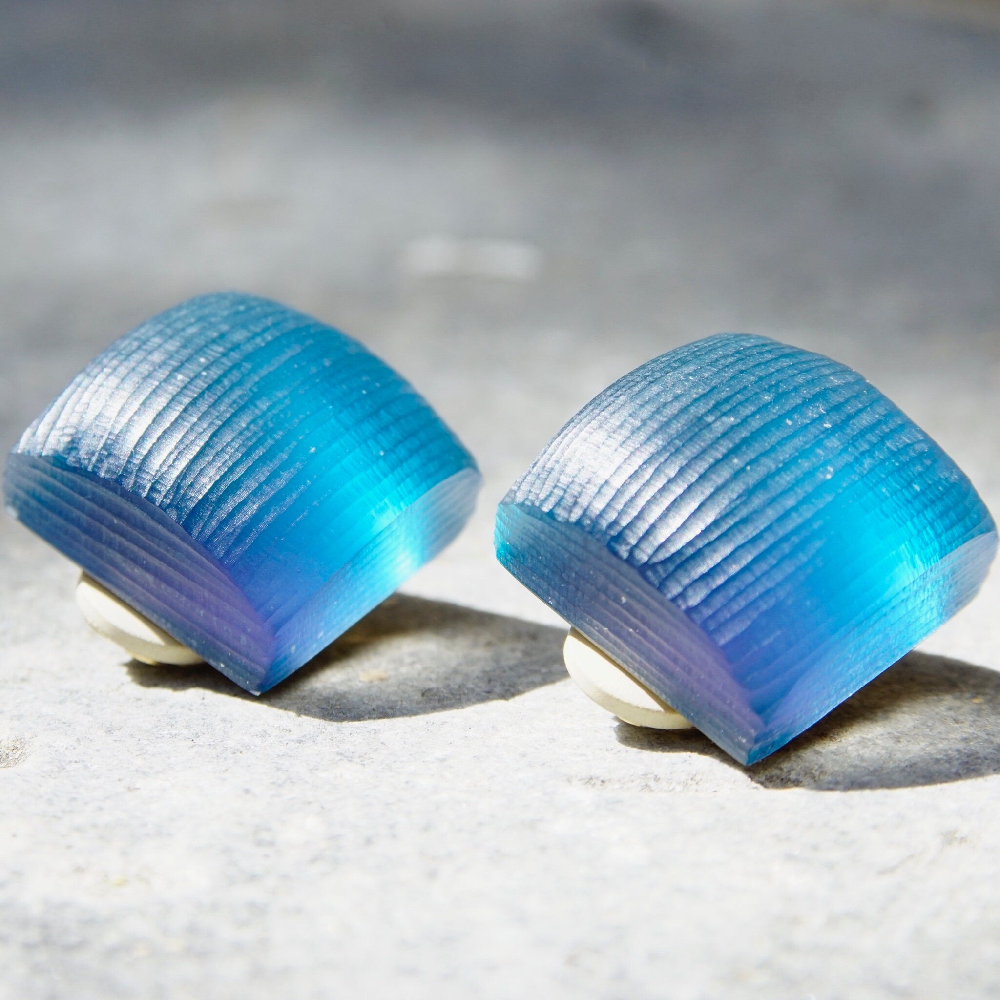 Vintage Designer Alexis Bittar Blue Lucite Square Clip On Earrings, Spectacular Ridged Iridescent Clear/Blue Lucite Earrings, 7/8"