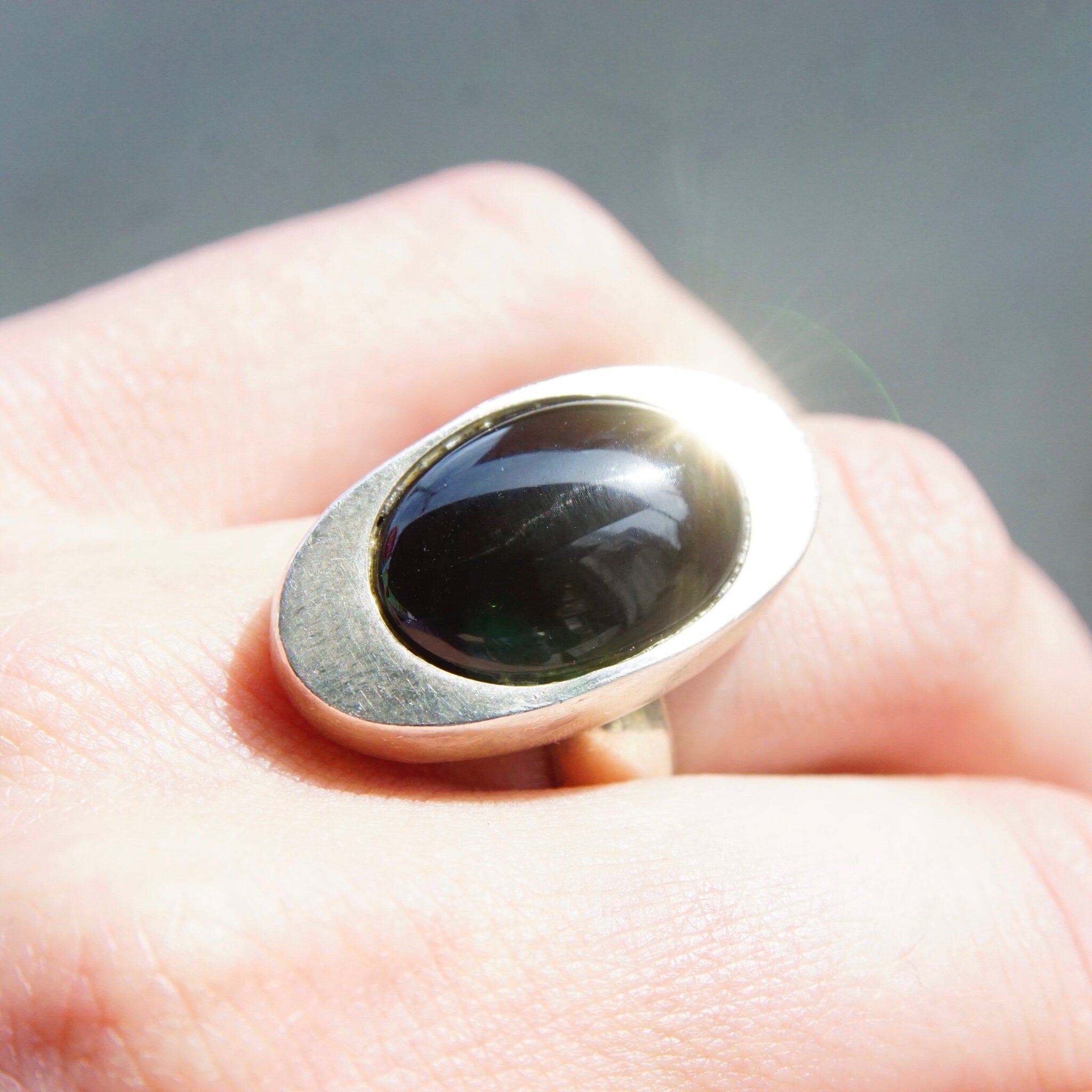 Vintage Sterling Silver & Onyx Ring, Modernist Oval Ring With Black Center Stone, Silver Onyx Eye Ring, 925 Jewelry, Size 7 3/4 US