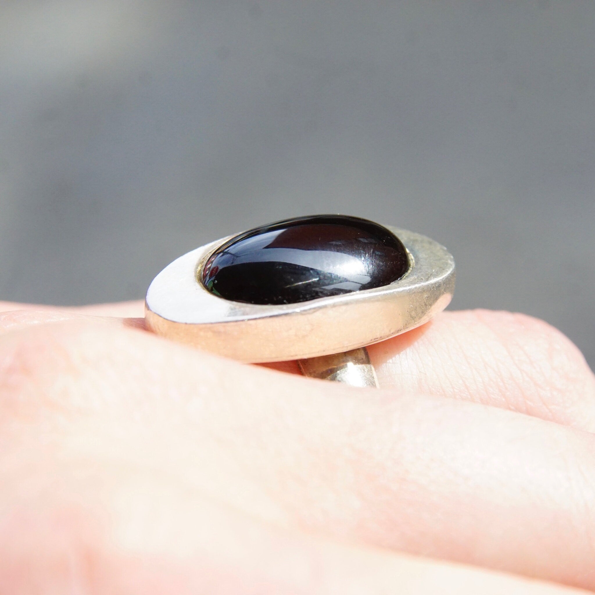 Vintage Sterling Silver & Onyx Ring, Modernist Oval Ring With Black Center Stone, Silver Onyx Eye Ring, 925 Jewelry, Size 7 3/4 US