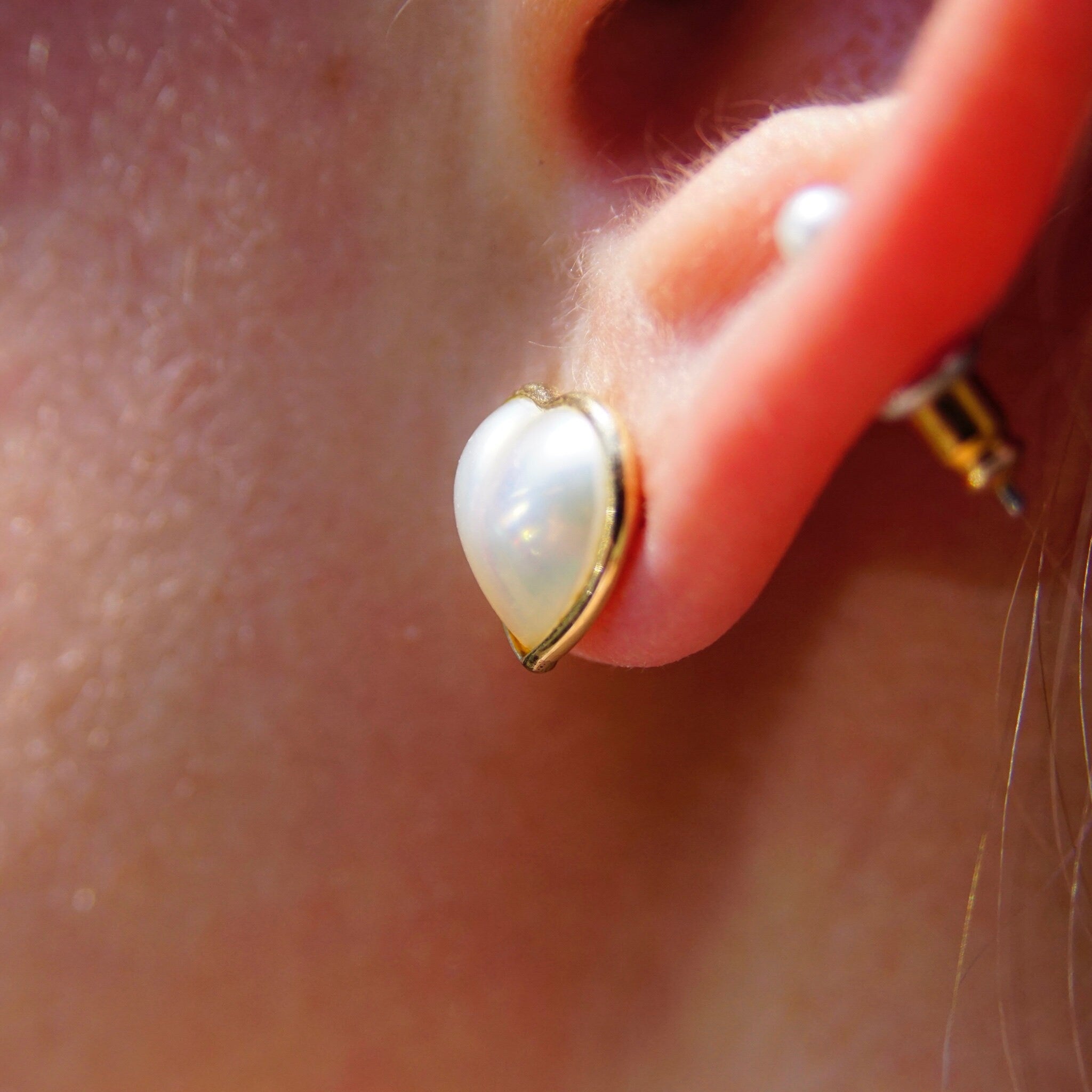 Vintage 14K Gold Pearl Heart Stud Earrings, Cute Heart-Shaped Pearl Earrings, Petite Gold Set Pearls, 14K Yellow Gold Post Earrings