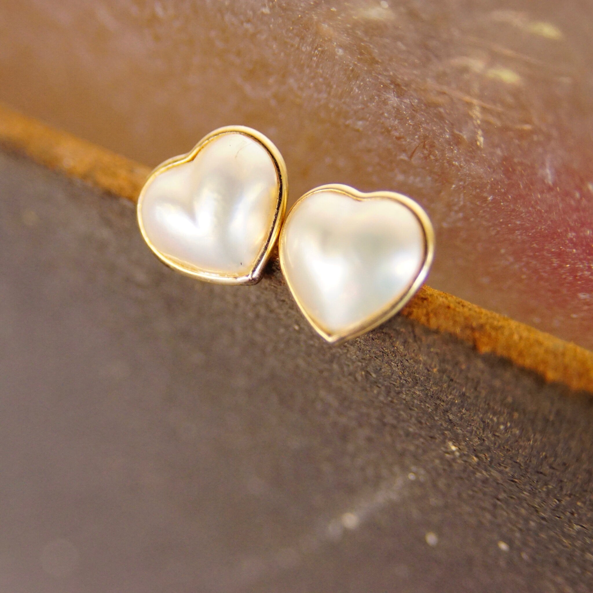 Vintage 14K Gold Pearl Heart Stud Earrings, Cute Heart-Shaped Pearl Earrings, Petite Gold Set Pearls, 14K Yellow Gold Post Earrings