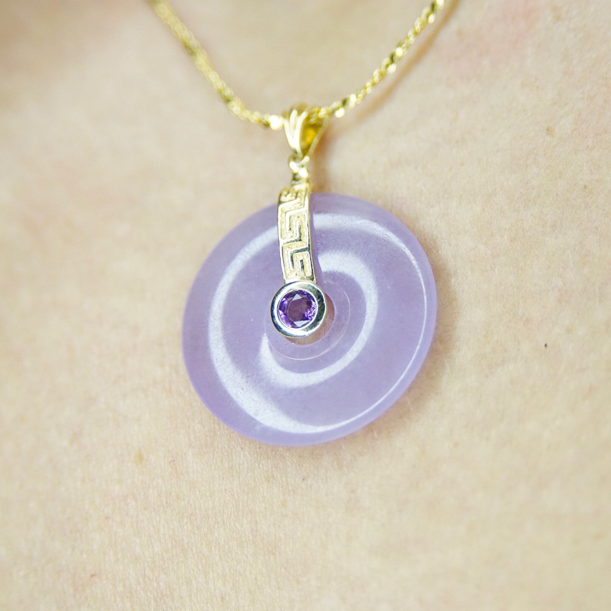 Vintage 14K Gold Lavender Jade & Amethyst Disc Pendant, 1" Diameter, Beautiful Purple Pendant With Gold Meander Design, 14K China