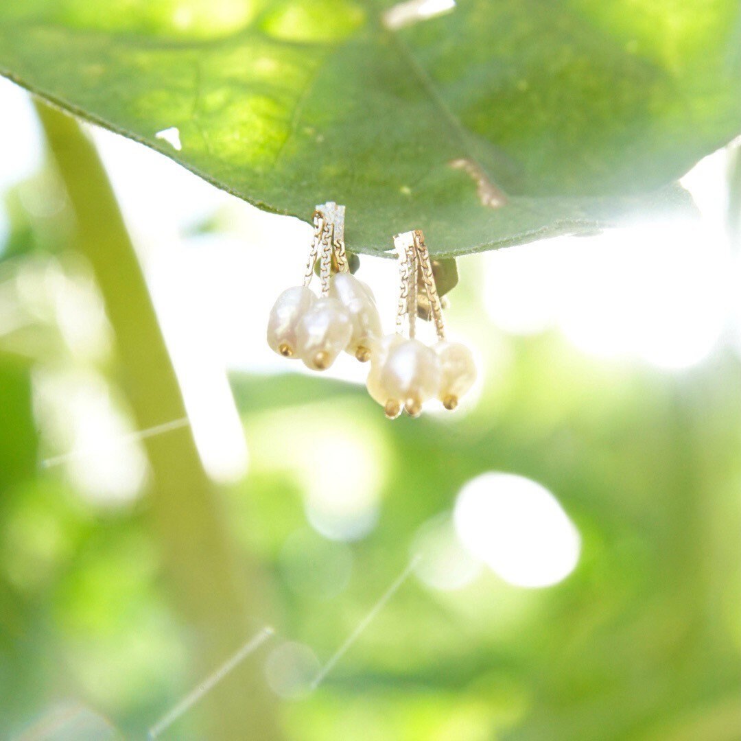 Vintage 14K Gold Baroque Pearl Seed Tassel Earring, Yellow Gold Dangle Post, Iridescent White Pearls, Petite 14K Pearl Earrings