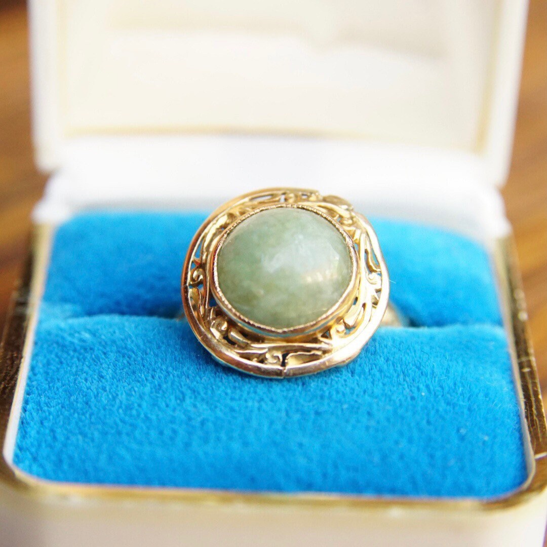 Vintage 14K Gold Jade Ring, Yellow Gold & Green Jade, Ornate Gold Setting, Marbled Gemstone, Size 7 3/4 US