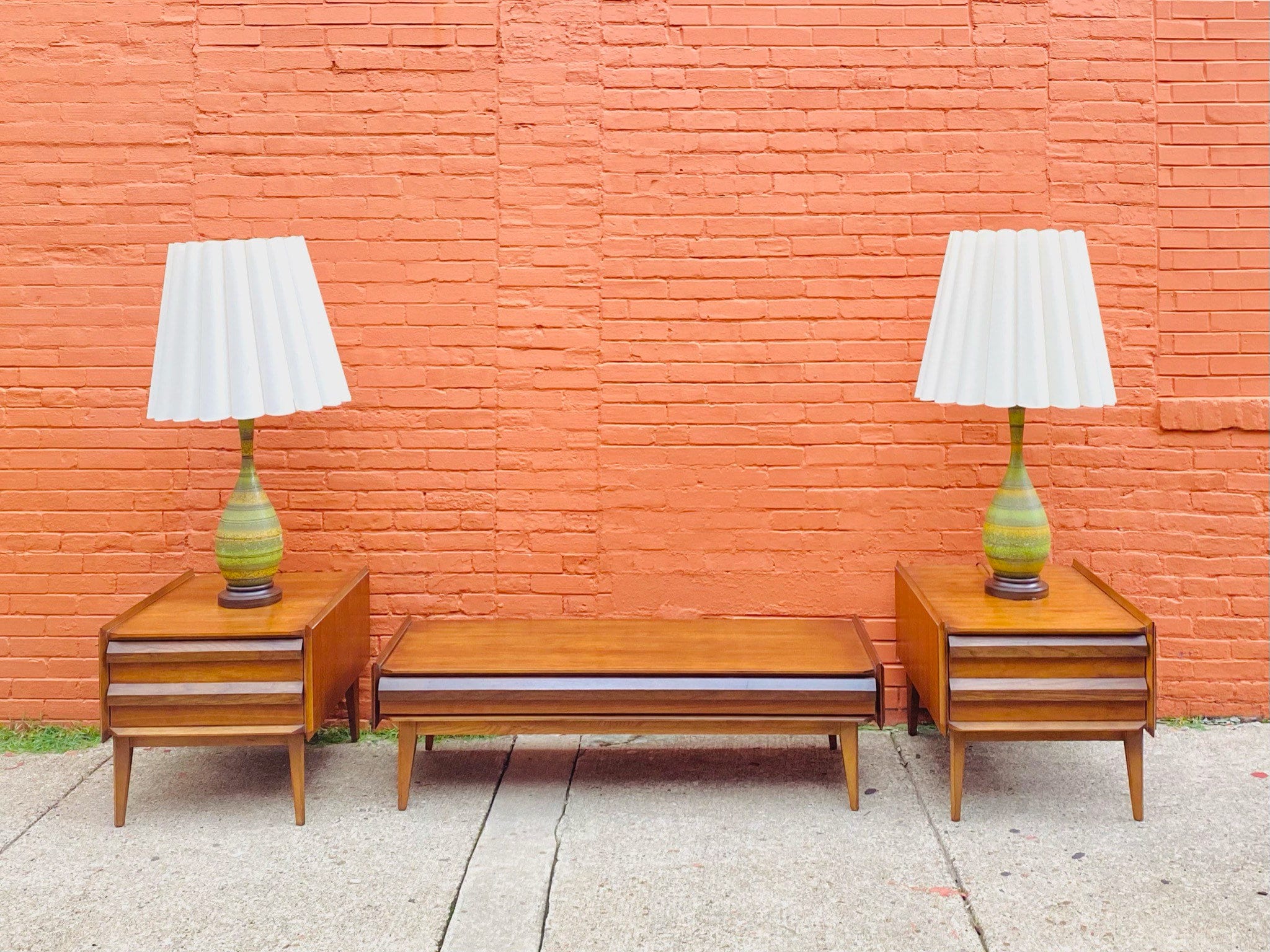  End Table Set, In Amazing Condition, Style No. 1062 01