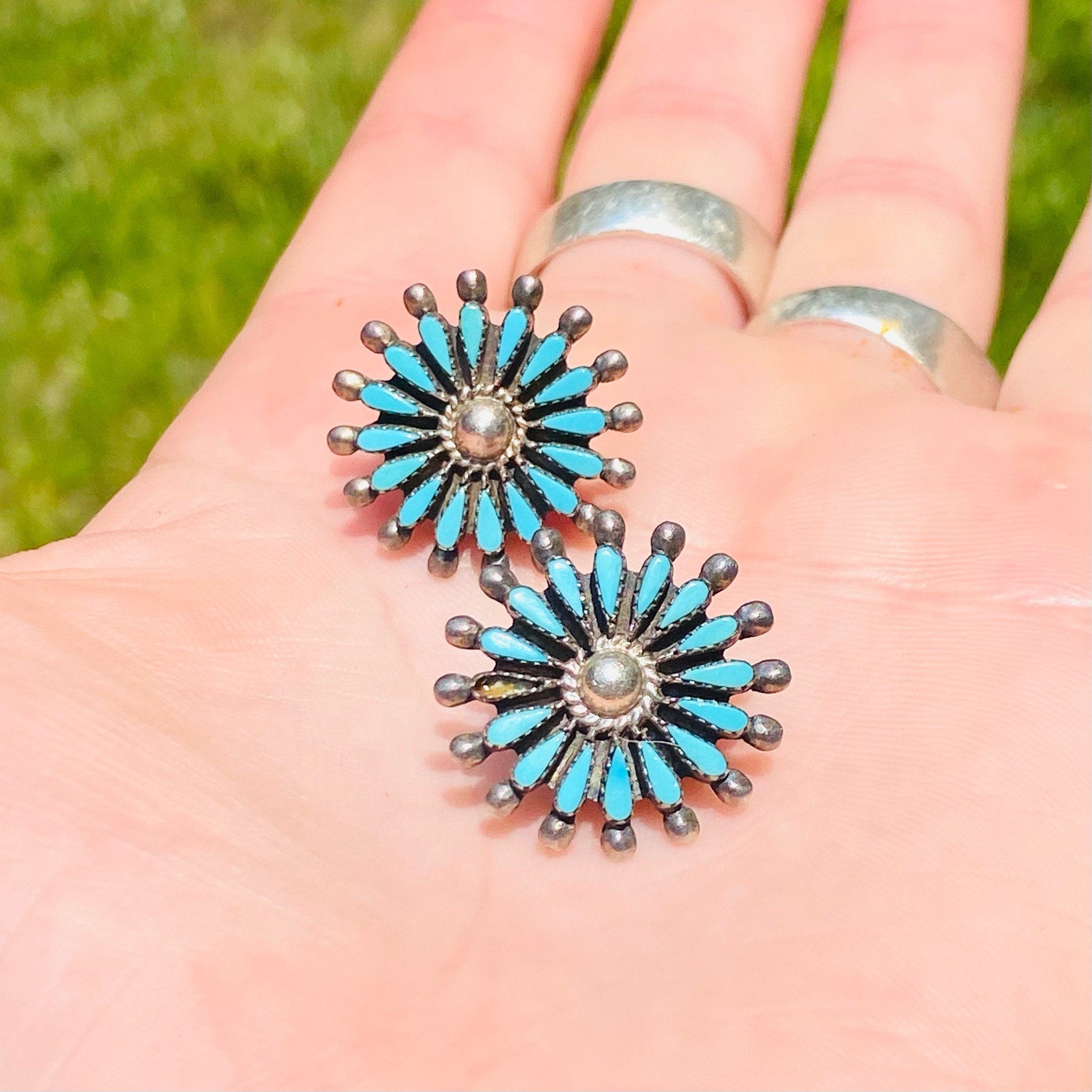 Vintage Zuni Native American Turquoise Needlepoint Earrings, Flower Disc Stud Earrings, Turquoise Cluster Earrings, 7/8
