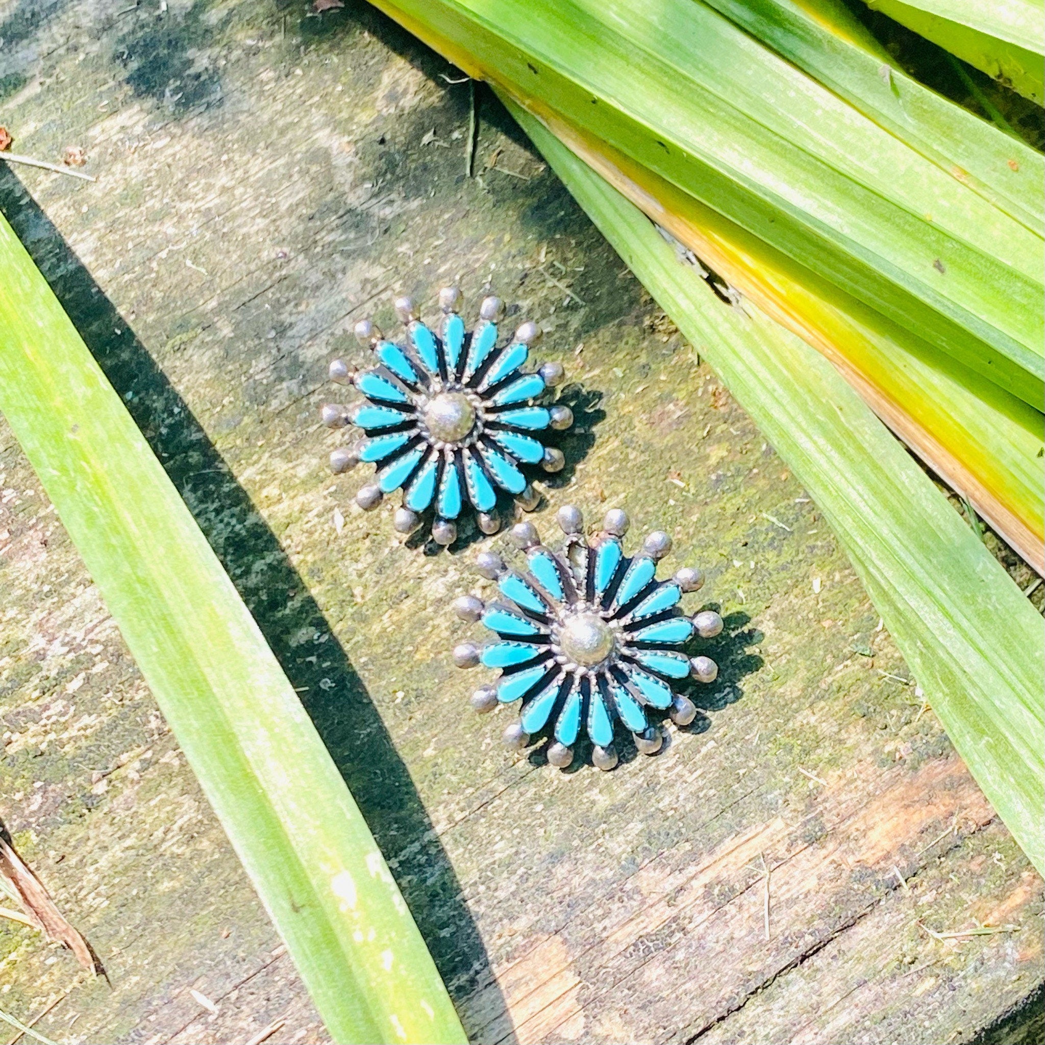 Vintage Zuni Native American Turquoise Needlepoint Earrings, Flower Disc Stud Earrings, Turquoise Cluster Earrings, 7/8