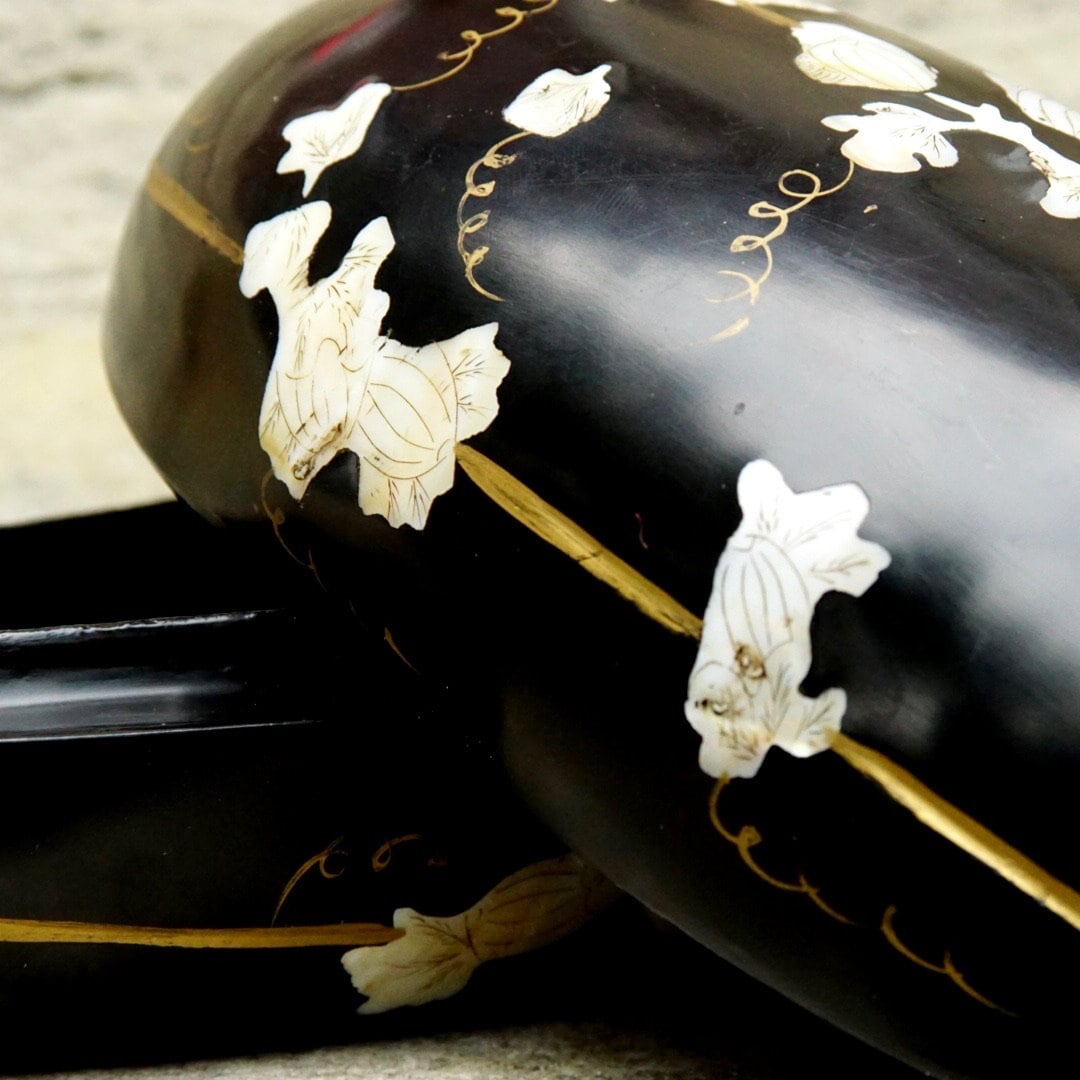 Vintage Japanese Black Lacquer Mother Of Pearl Inlay Melon Box, Inlaid Vine Scroll Design, Iridescent Shell, Oval Box With Lid, 7" L