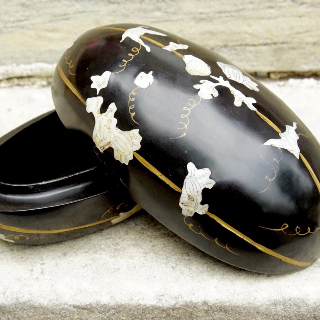 Vintage Japanese Black Lacquer Mother Of Pearl Inlay Melon Box, Inlaid Vine Scroll Design, Iridescent Shell, Oval Box With Lid, 7" L
