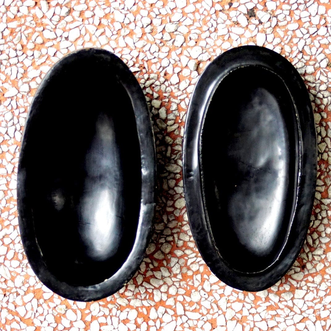 Vintage Japanese Black Lacquer Mother Of Pearl Inlay Melon Box, Inlaid Vine Scroll Design, Iridescent Shell, Oval Box With Lid, 7" L