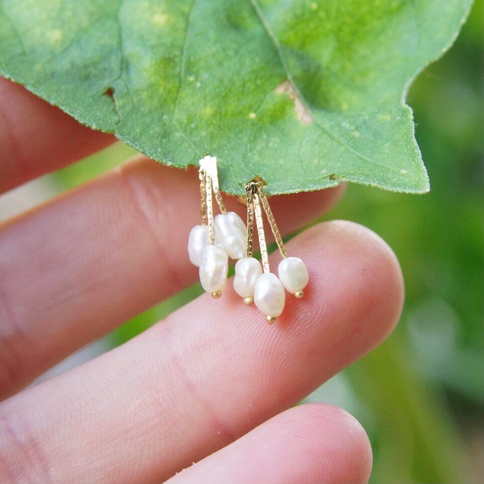 Vintage 14K Gold Baroque Pearl Seed Tassel Earring, Yellow Gold Dangle Post, Iridescent White Pearls, Petite 14K Pearl Earrings