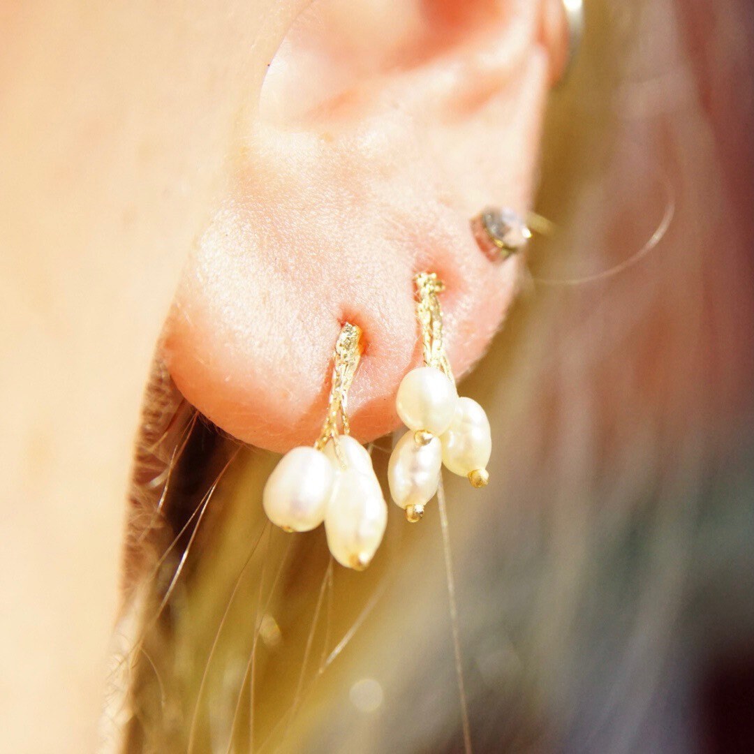 Vintage 14K Gold Baroque Pearl Seed Tassel Earring, Yellow Gold Dangle Post, Iridescent White Pearls, Petite 14K Pearl Earrings