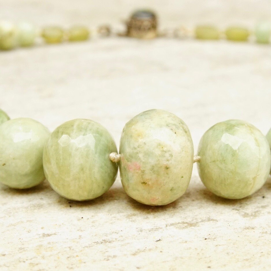 Vintage Faceted Green Stone Bead Necklace With Labradorite Clasp, Chunky Green Bead Necklace, Iridescent Gemstone, Unique Jewelry, 24 1/2" L