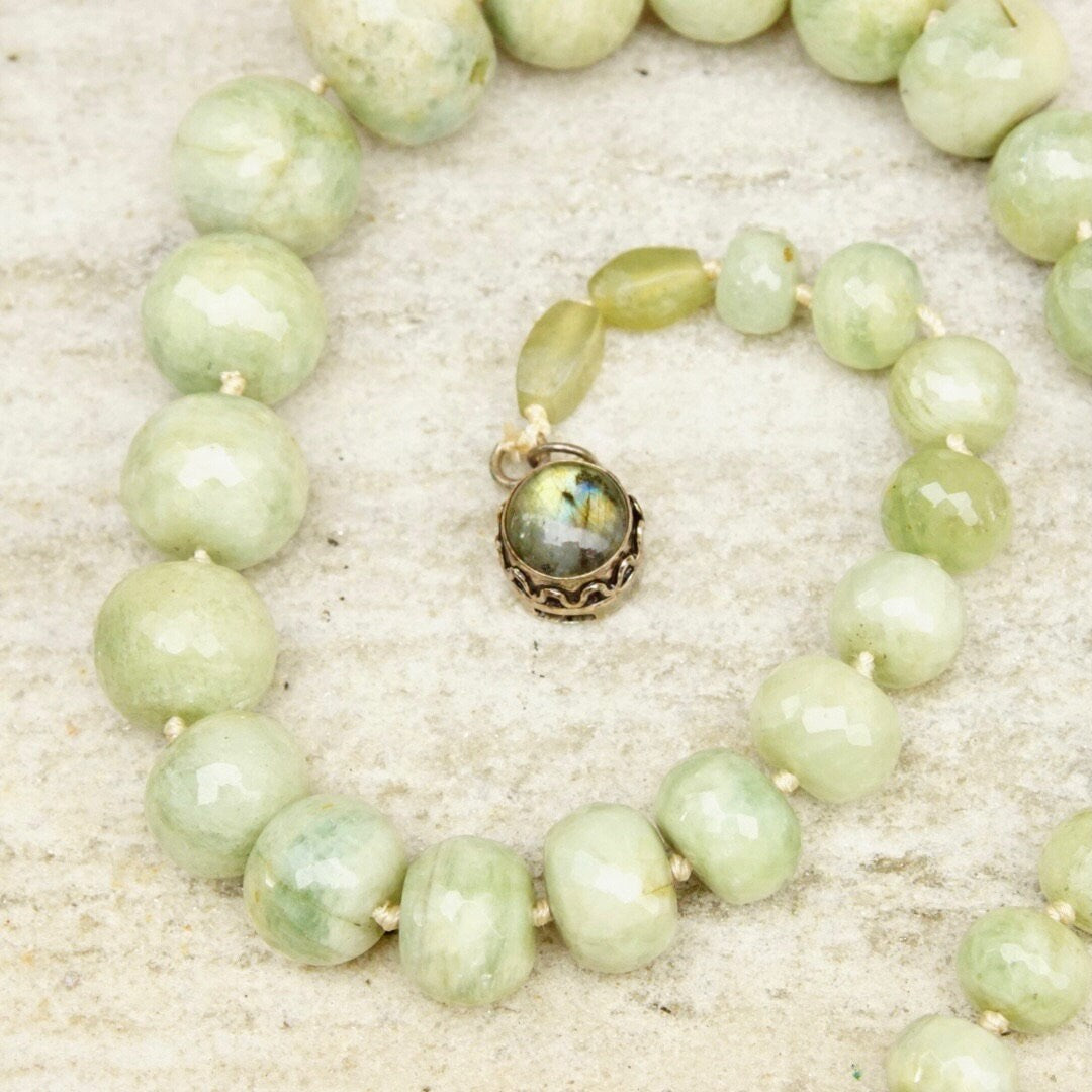 Vintage Faceted Green Stone Bead Necklace With Labradorite Clasp, Chunky Green Bead Necklace, Iridescent Gemstone, Unique Jewelry, 24 1/2" L