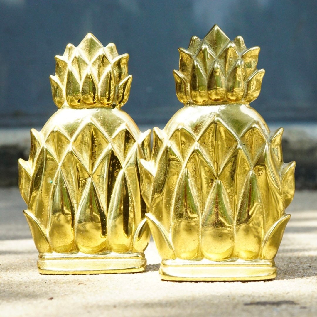 Vintage Brass Pineapple Bookends by Virginia Metal-Crafters Newport, Embossed Brass Bookends, Funky Home Decor, Hospitality Symbol, 6 1/2" H
