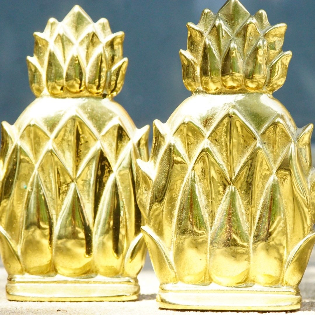 Vintage Brass Pineapple Bookends by Virginia Metal-Crafters Newport, Embossed Brass Bookends, Funky Home Decor, Hospitality Symbol, 6 1/2" H