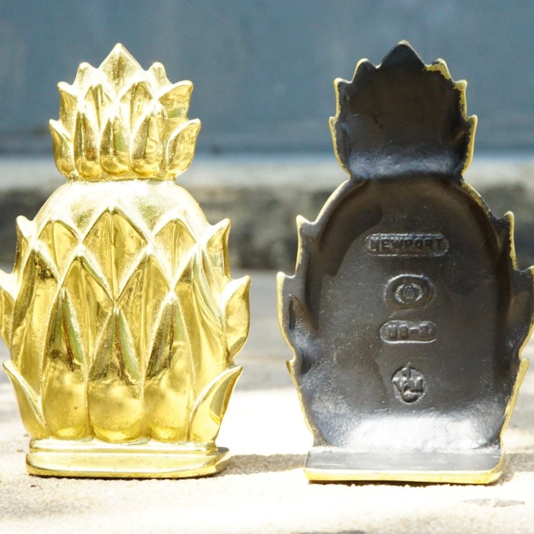 Vintage Brass Pineapple Bookends by Virginia Metal-Crafters Newport, Embossed Brass Bookends, Funky Home Decor, Hospitality Symbol, 6 1/2" H