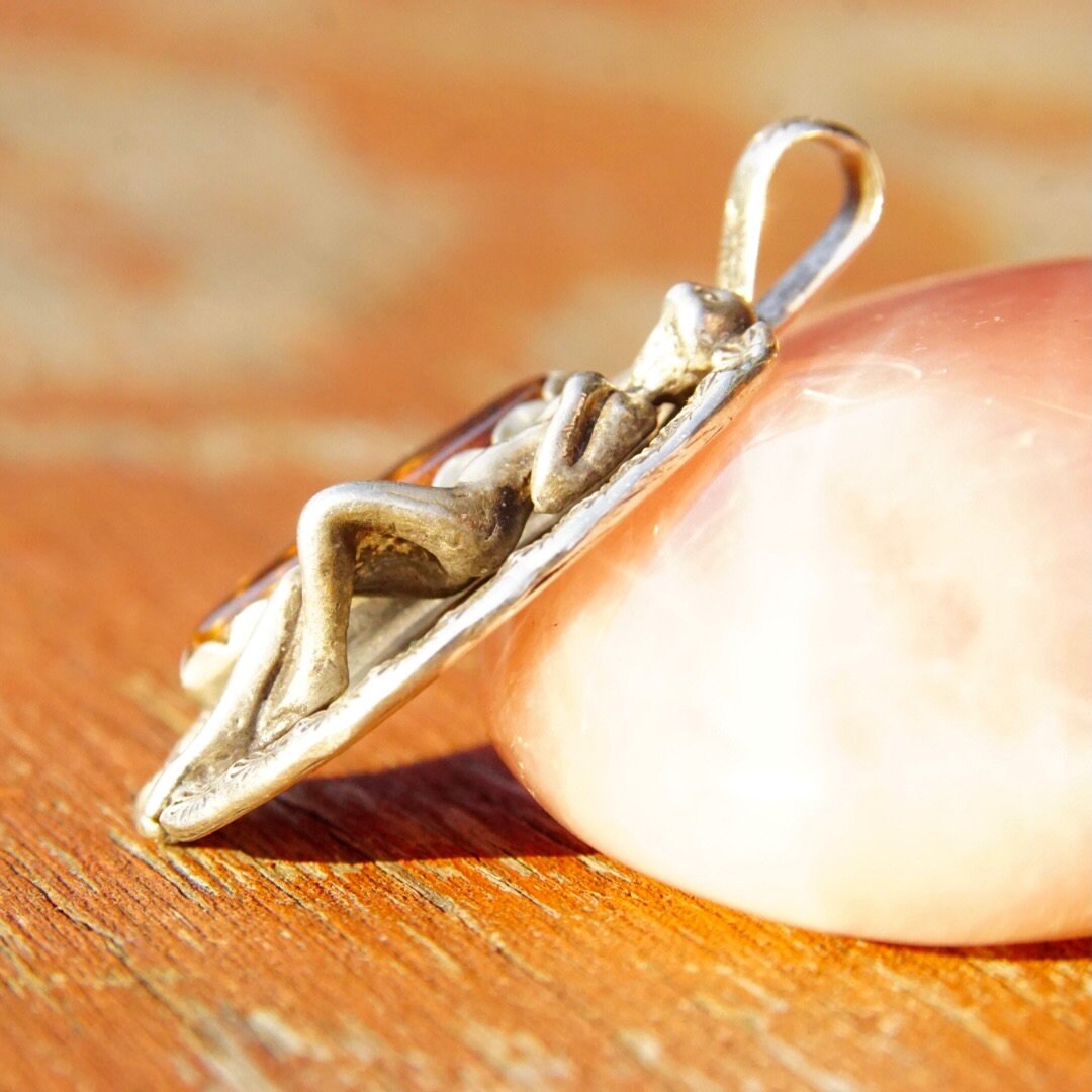 Vintage Signed Fire Agate Sterling Silver Nude Figure Pendant, Hammered Silver Frame, Nude Woman Pendant, Unique Brown Gemstone, 1 3/4"